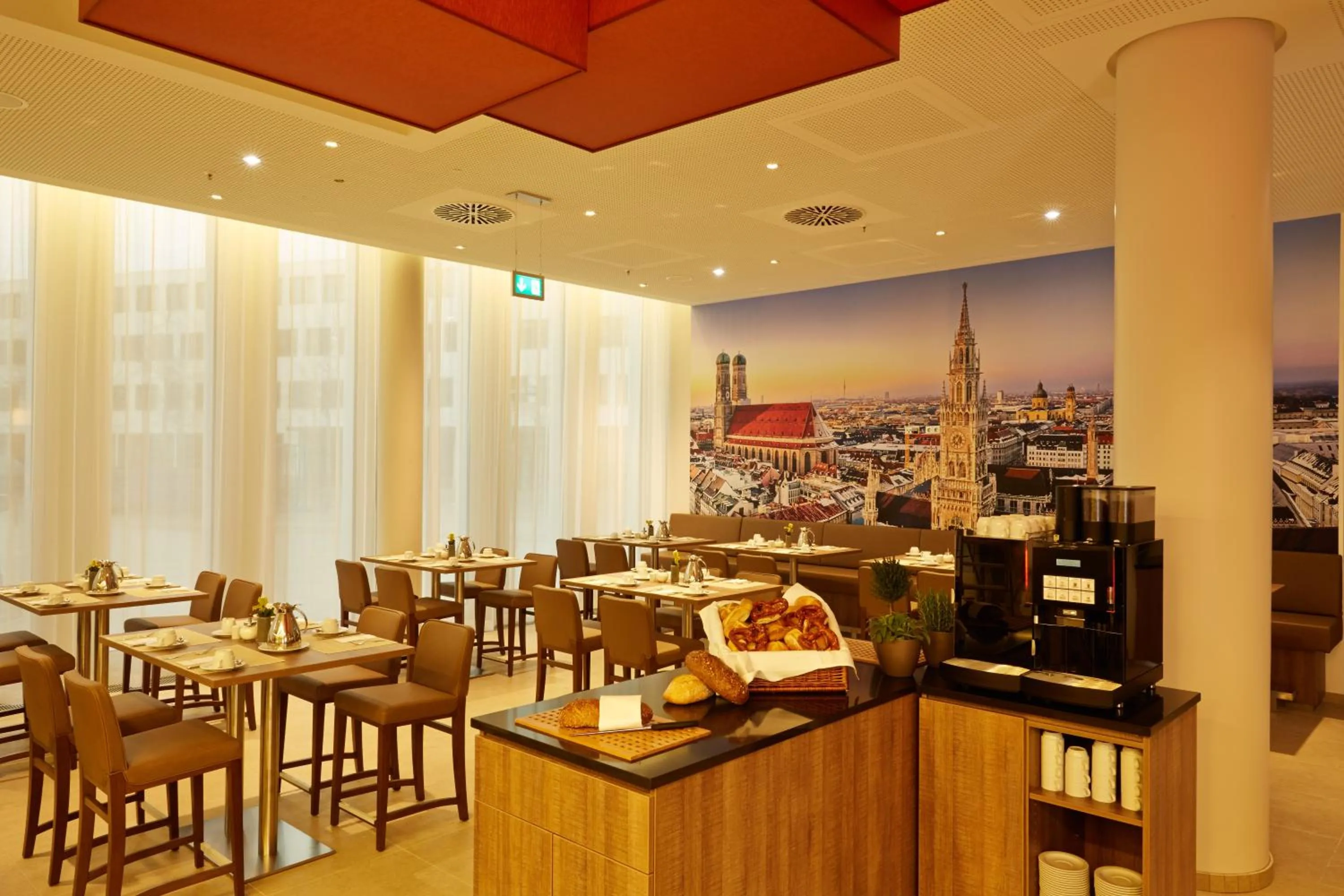 Restaurant/places to eat in H4 Hotel München Messe