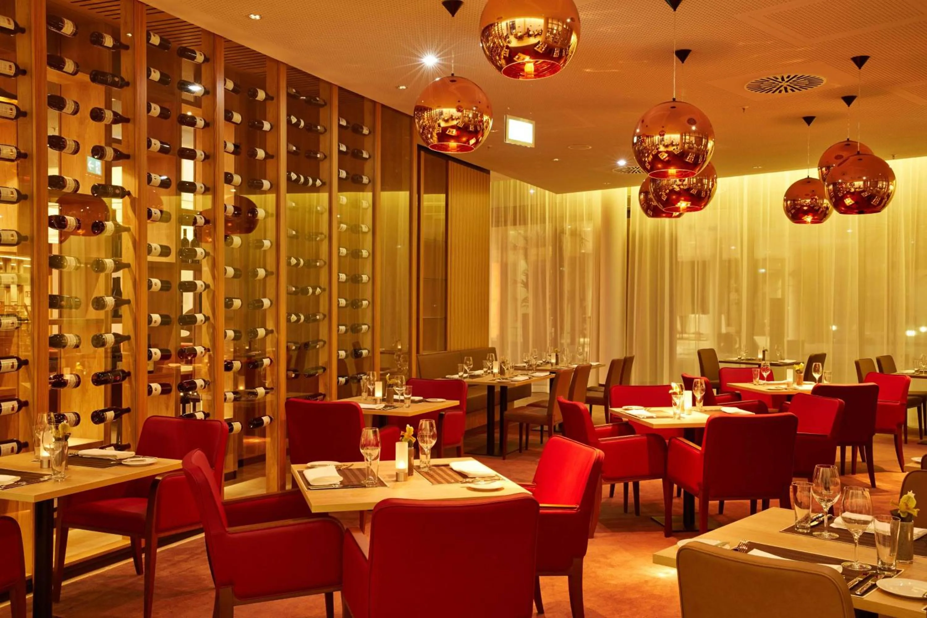 Restaurant/places to eat in H4 Hotel München Messe