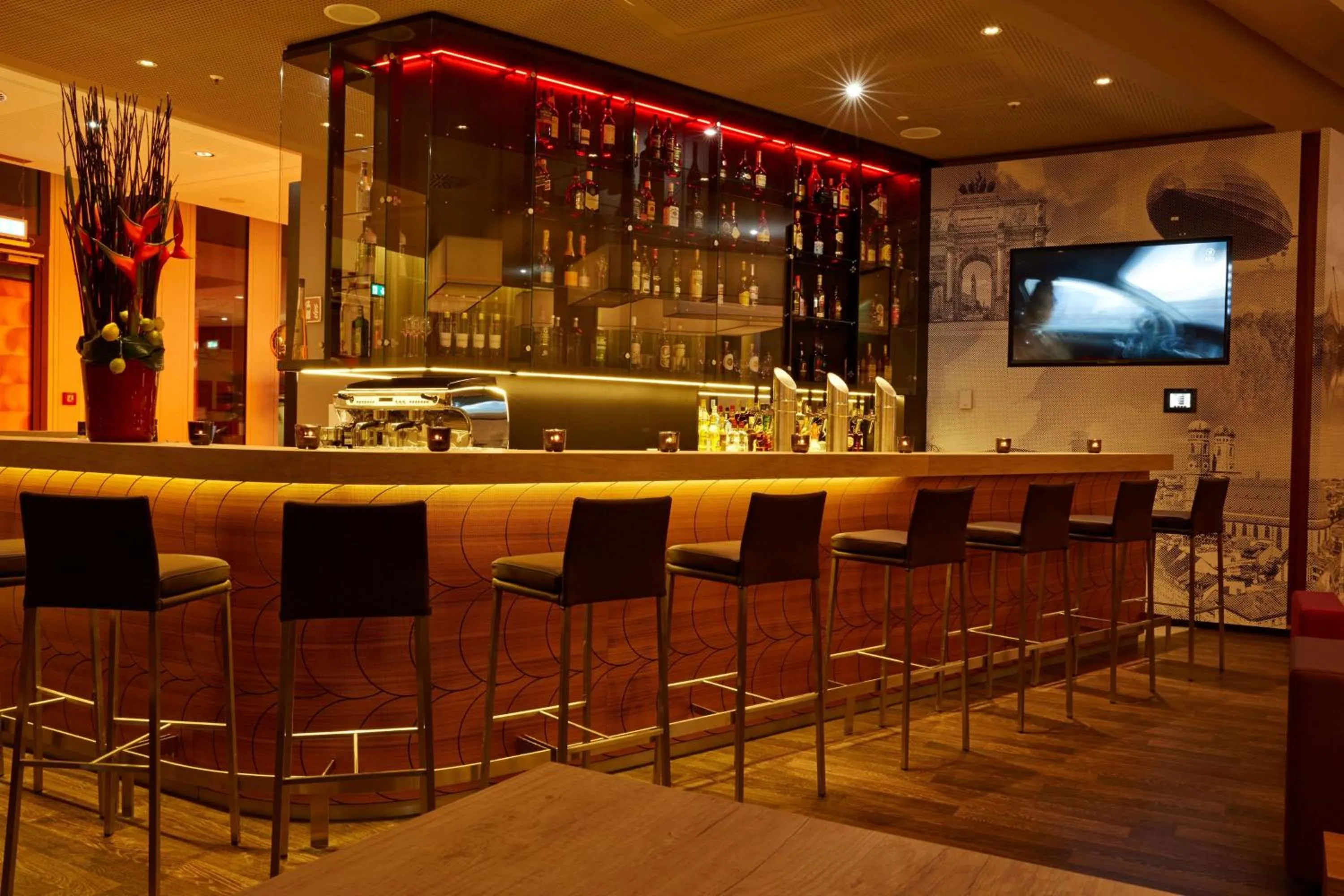 Lounge or bar in H4 Hotel München Messe