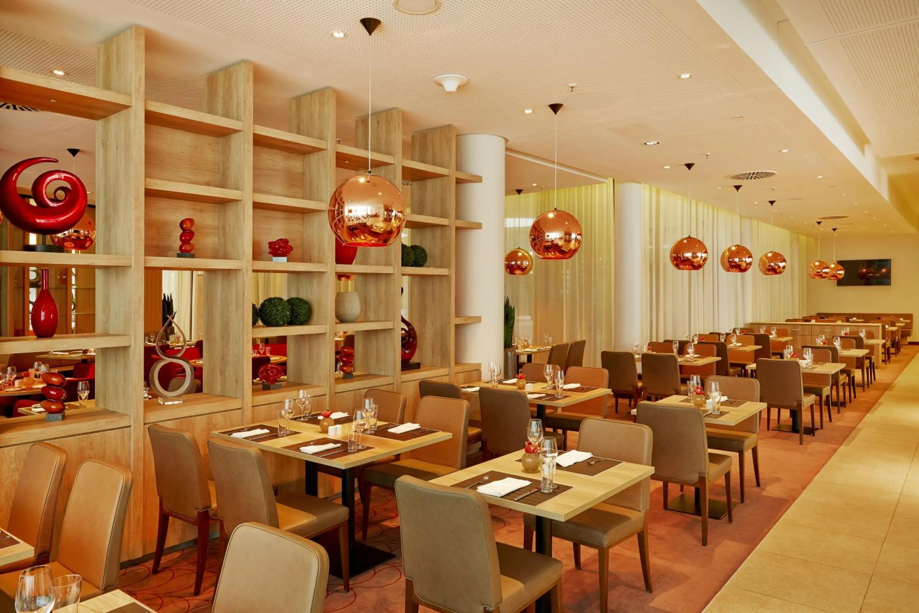 Restaurant/places to eat in H4 Hotel München Messe