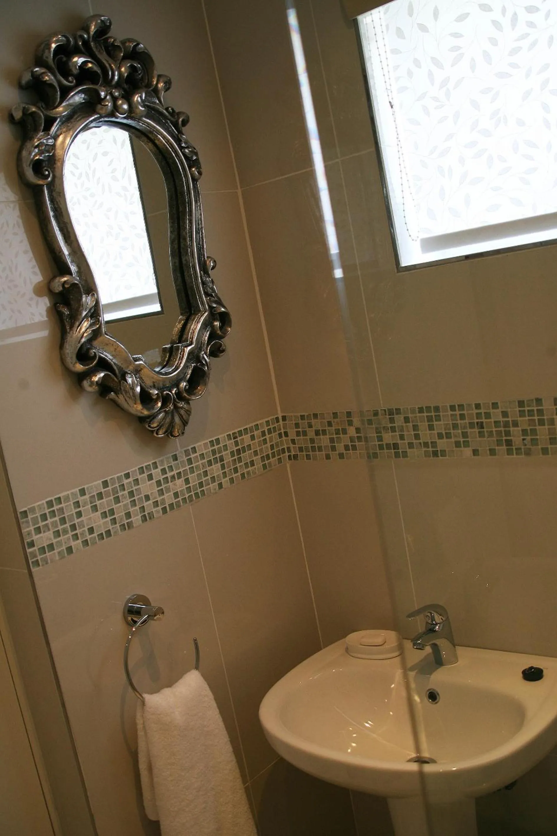 Bathroom in Goulden Street Guest House