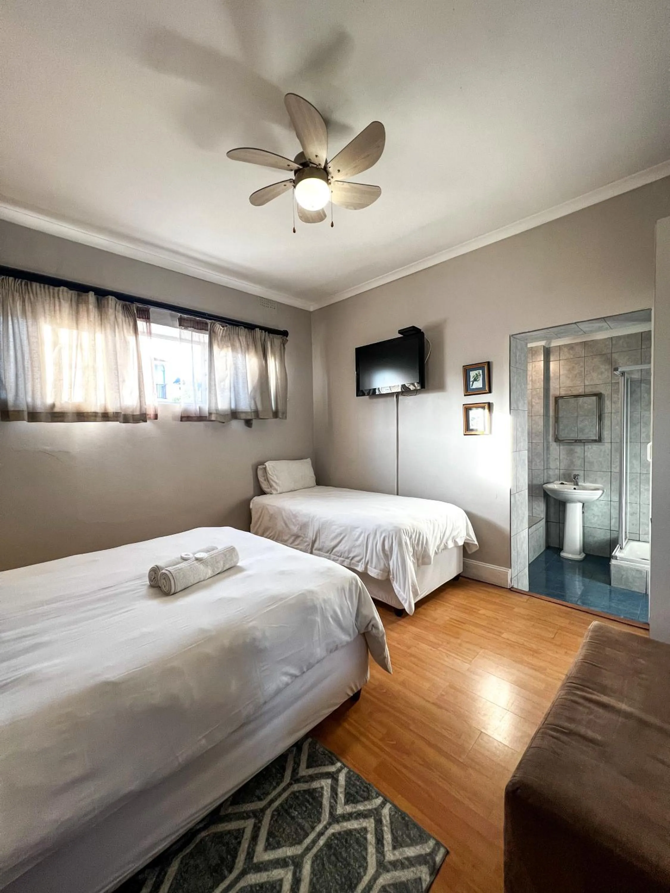 Family, Bed in Goulden Street Guest House