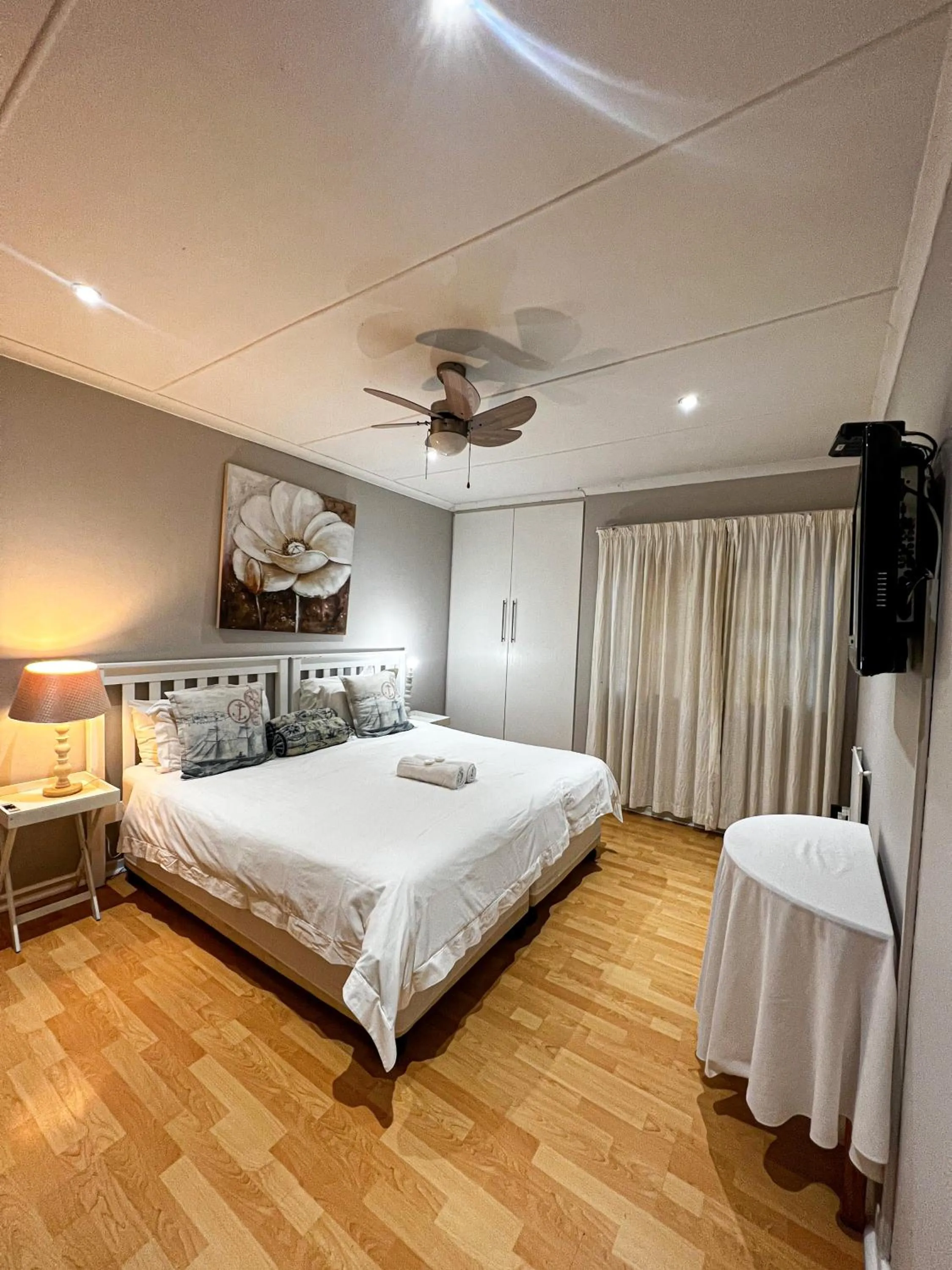 Bedroom, Bed in Goulden Street Guest House
