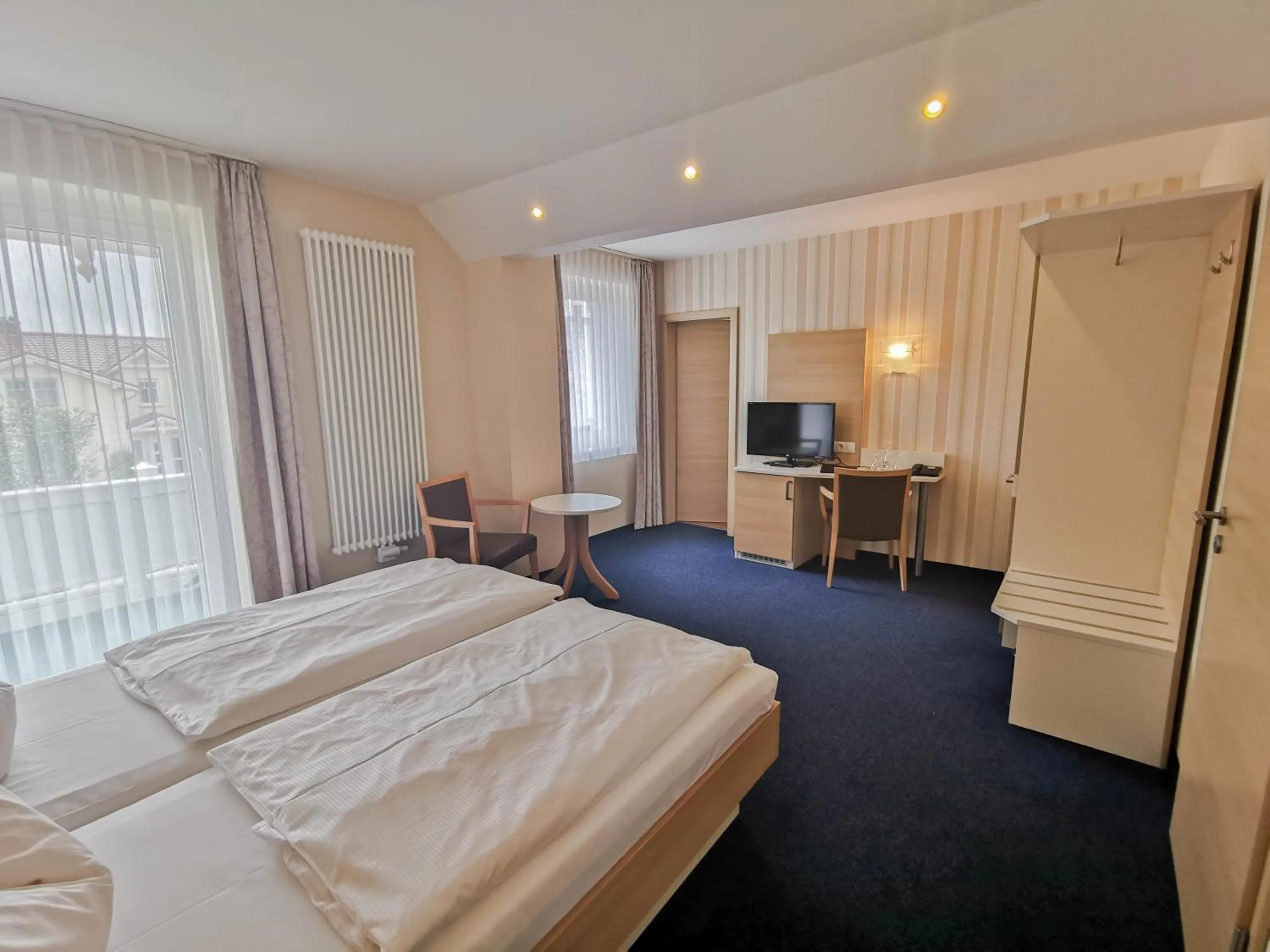 Living room, Bed in Wald-Hotel