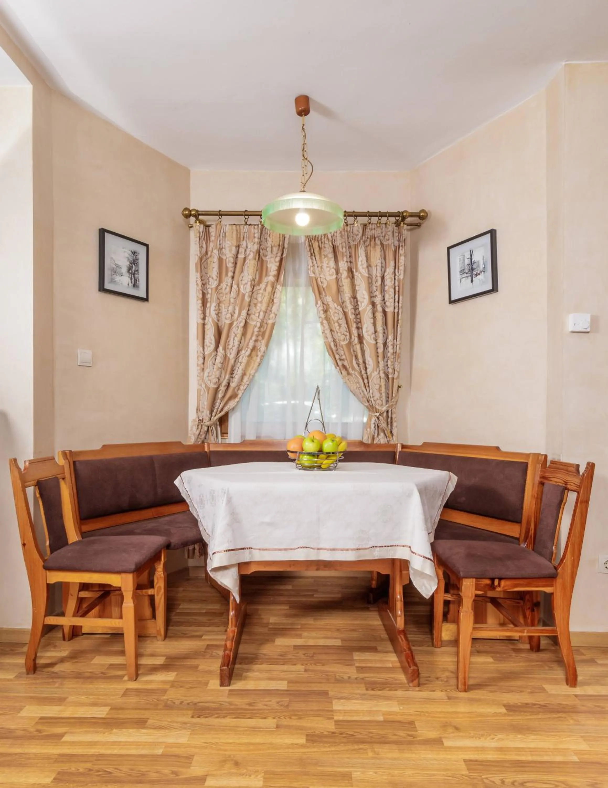 Seating area in KRALjEVI KONACI ZLATIBOR