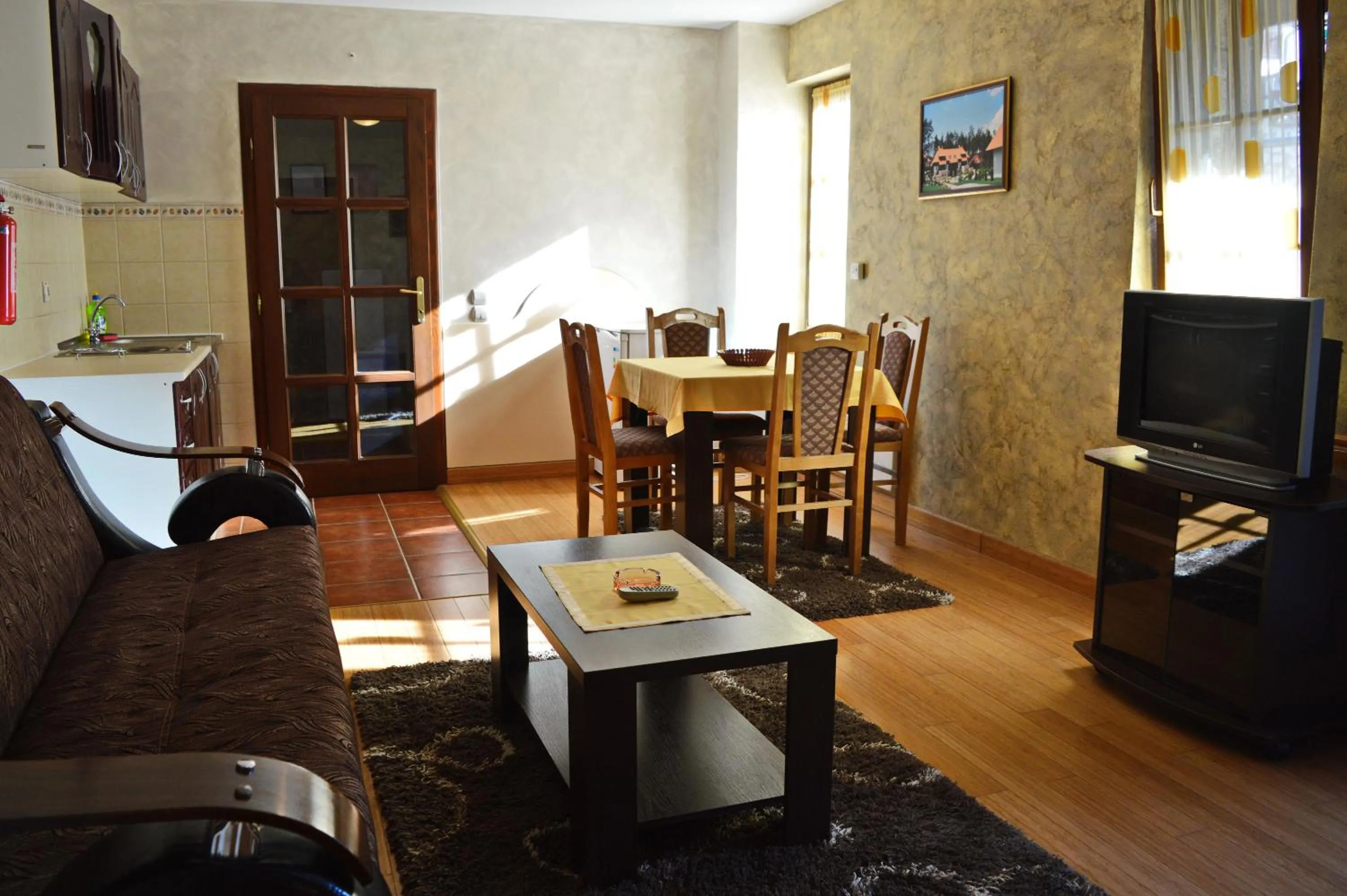 TV and multimedia in KRALjEVI KONACI ZLATIBOR