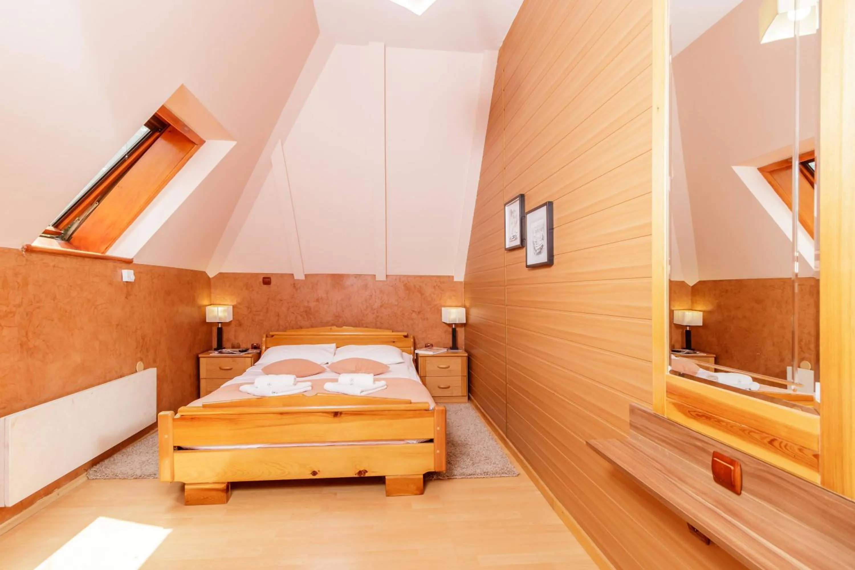 Bedroom, Bed in KRALjEVI KONACI ZLATIBOR