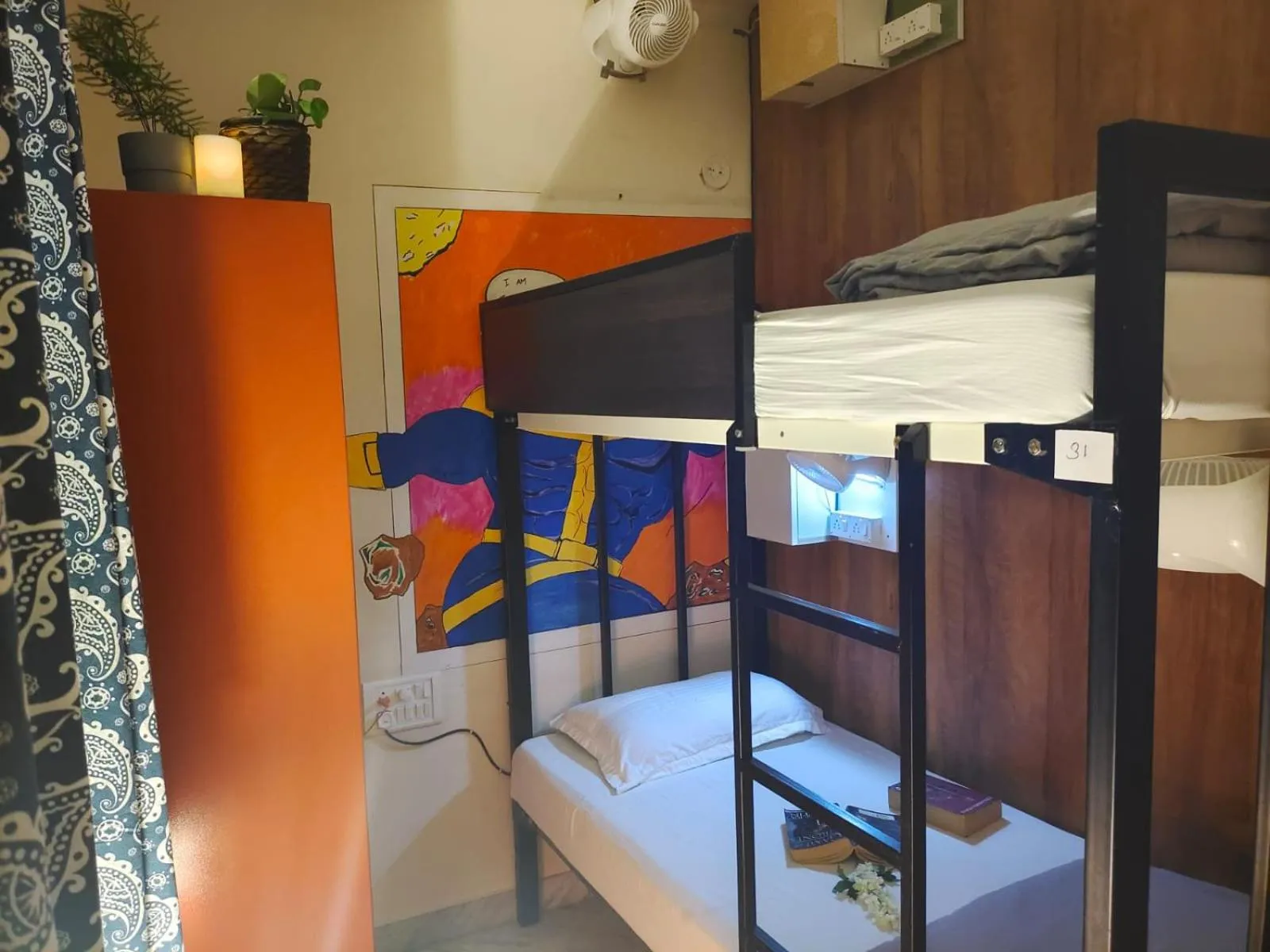 Bed in The Hood Hostel