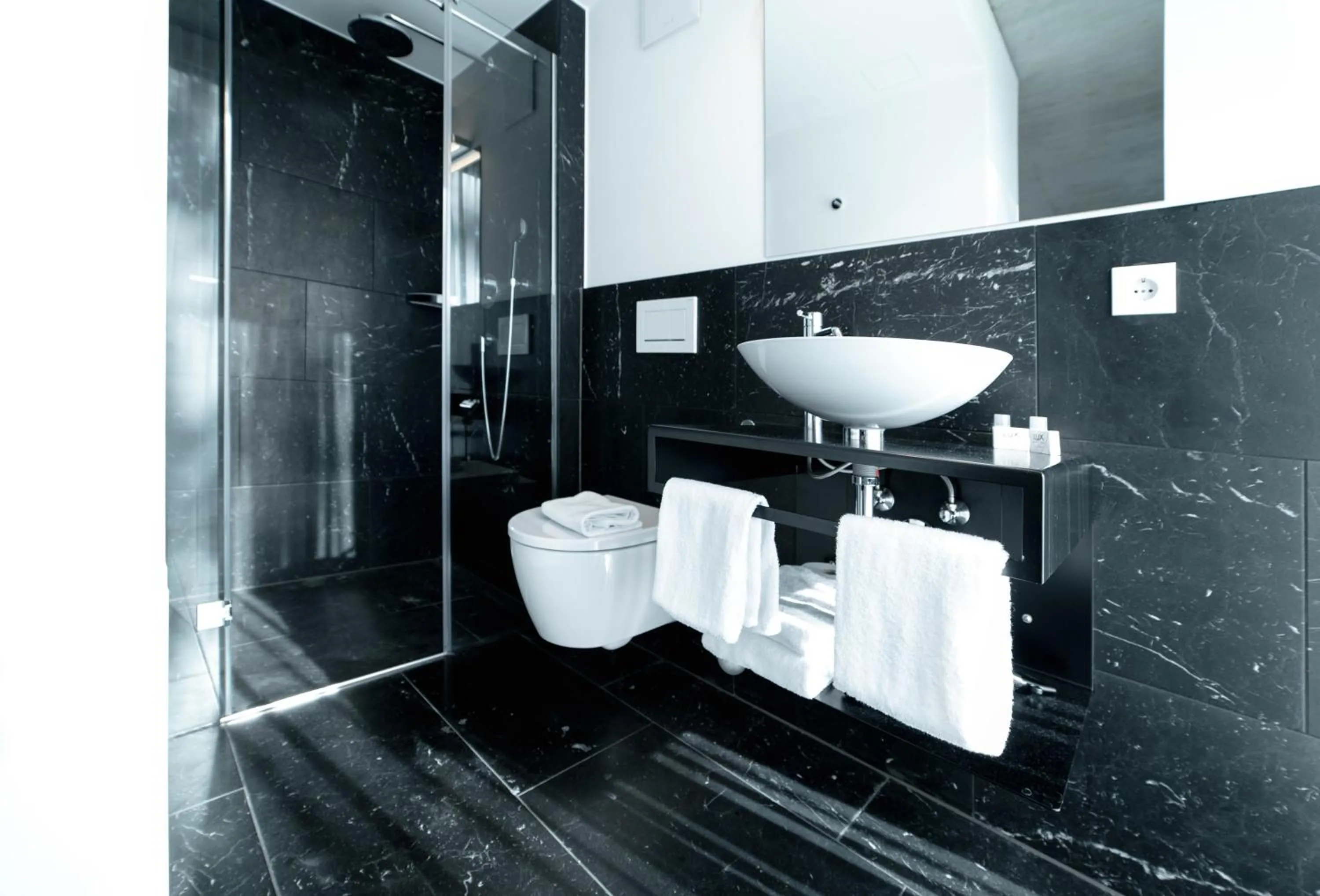 Bathroom in Blackhome Innsbruck City South I contactless check-in