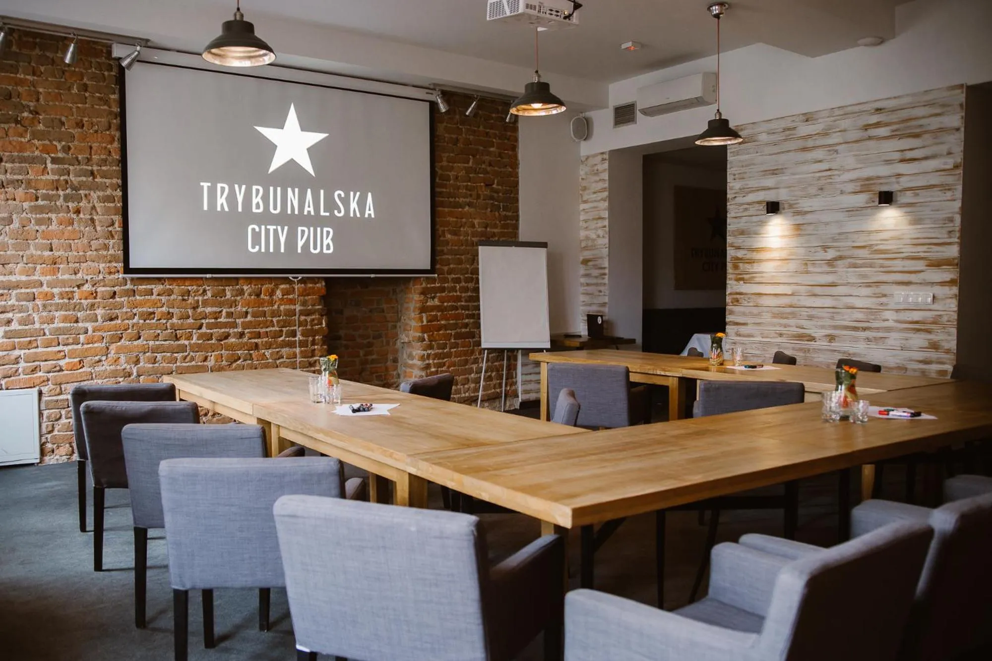 Business facilities in Trybunalska