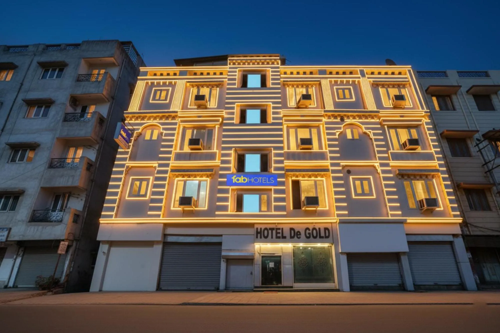 Property building in Via De Gold