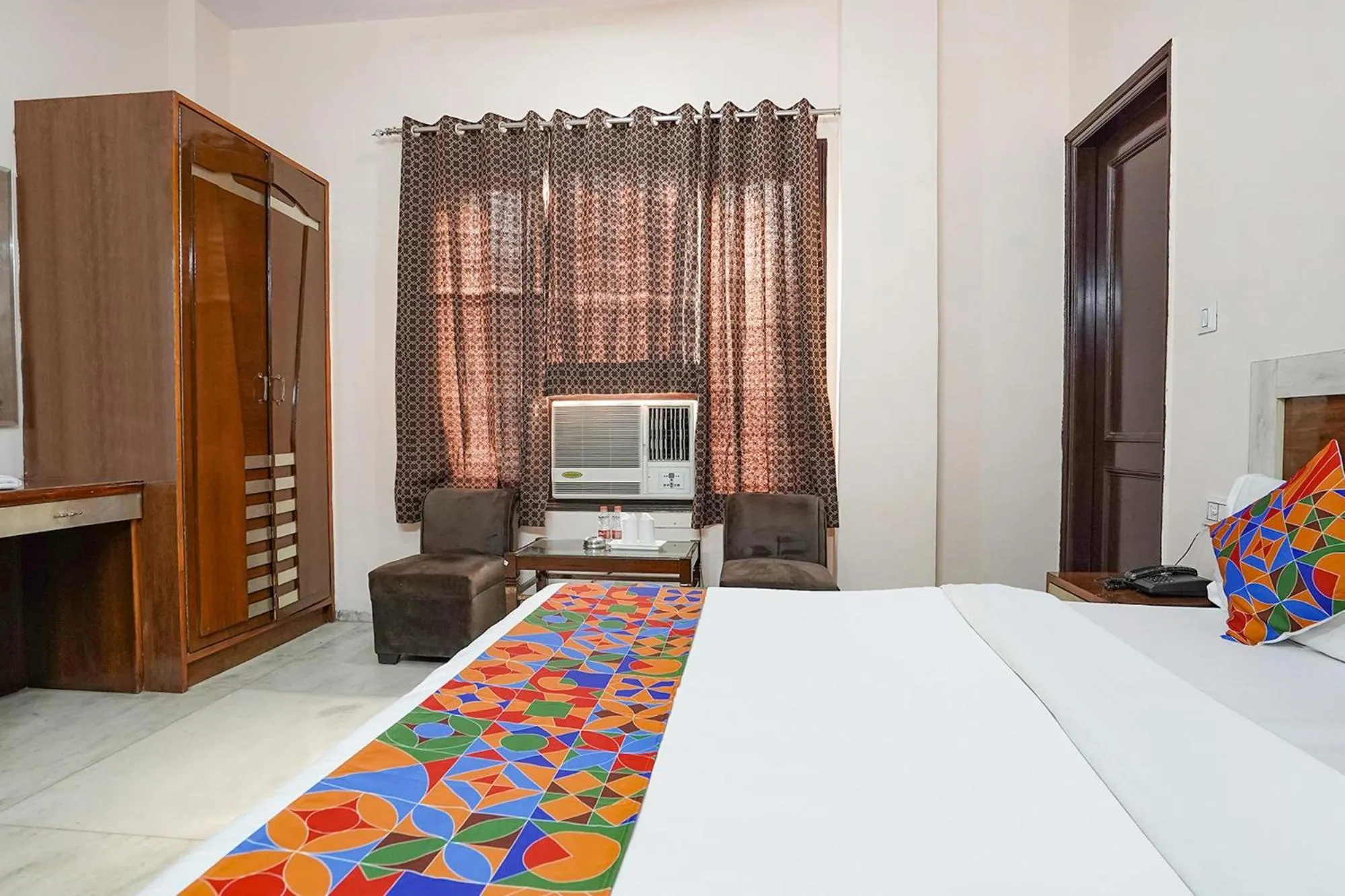 Bed in FabHotel De Gold Karol Bagh