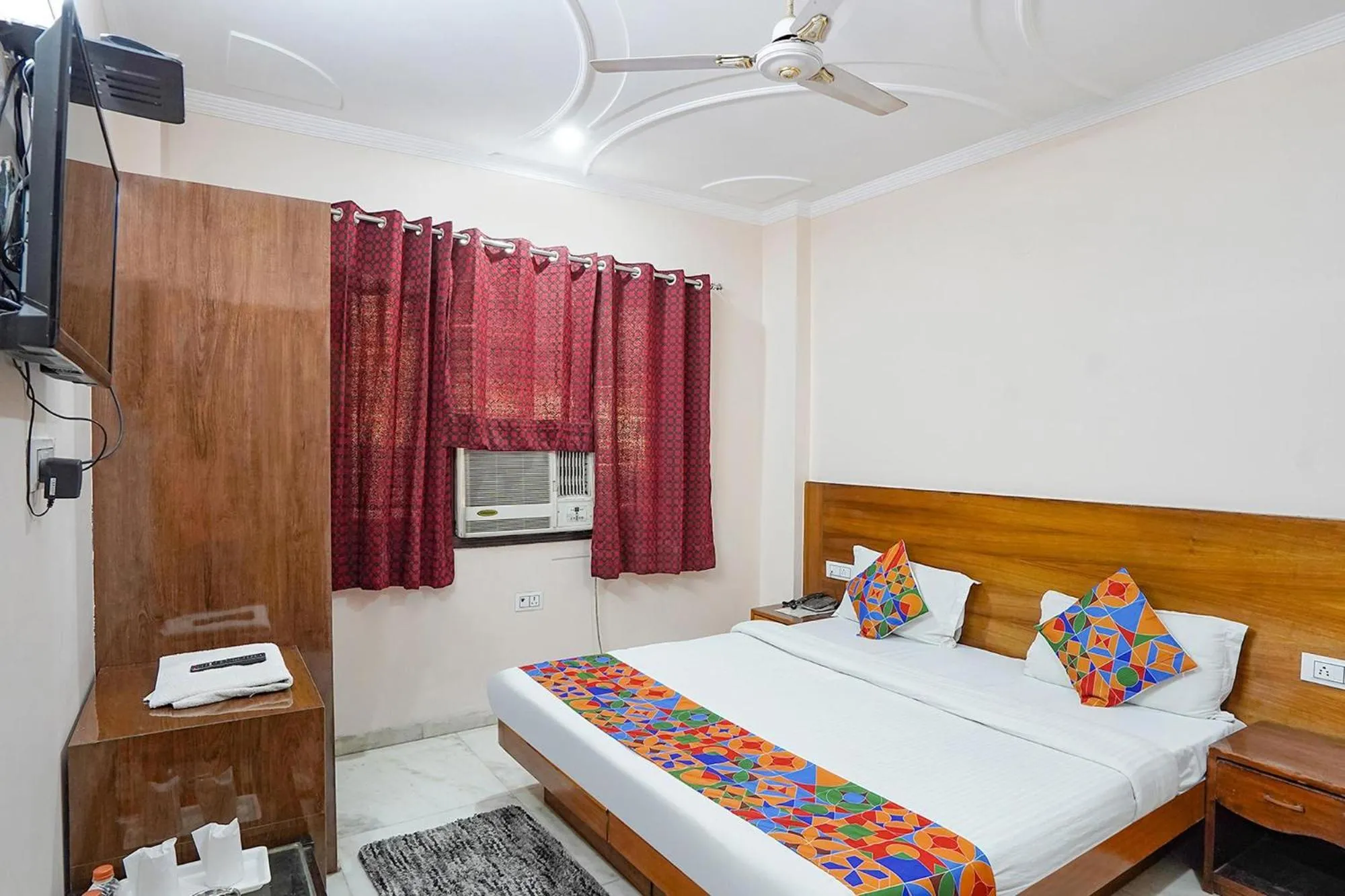 Bed in FabHotel De Gold Karol Bagh
