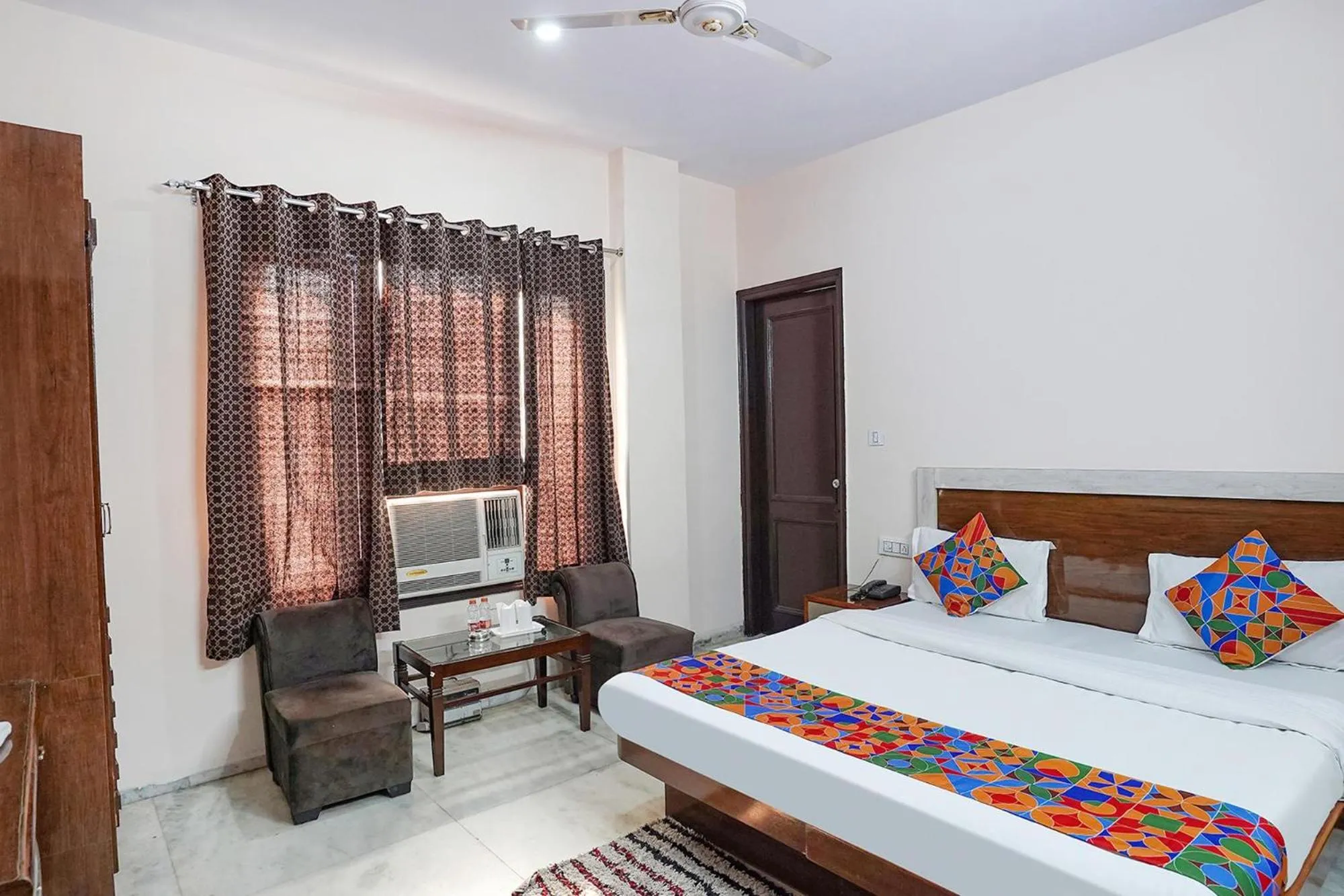 Bed in FabHotel De Gold Karol Bagh