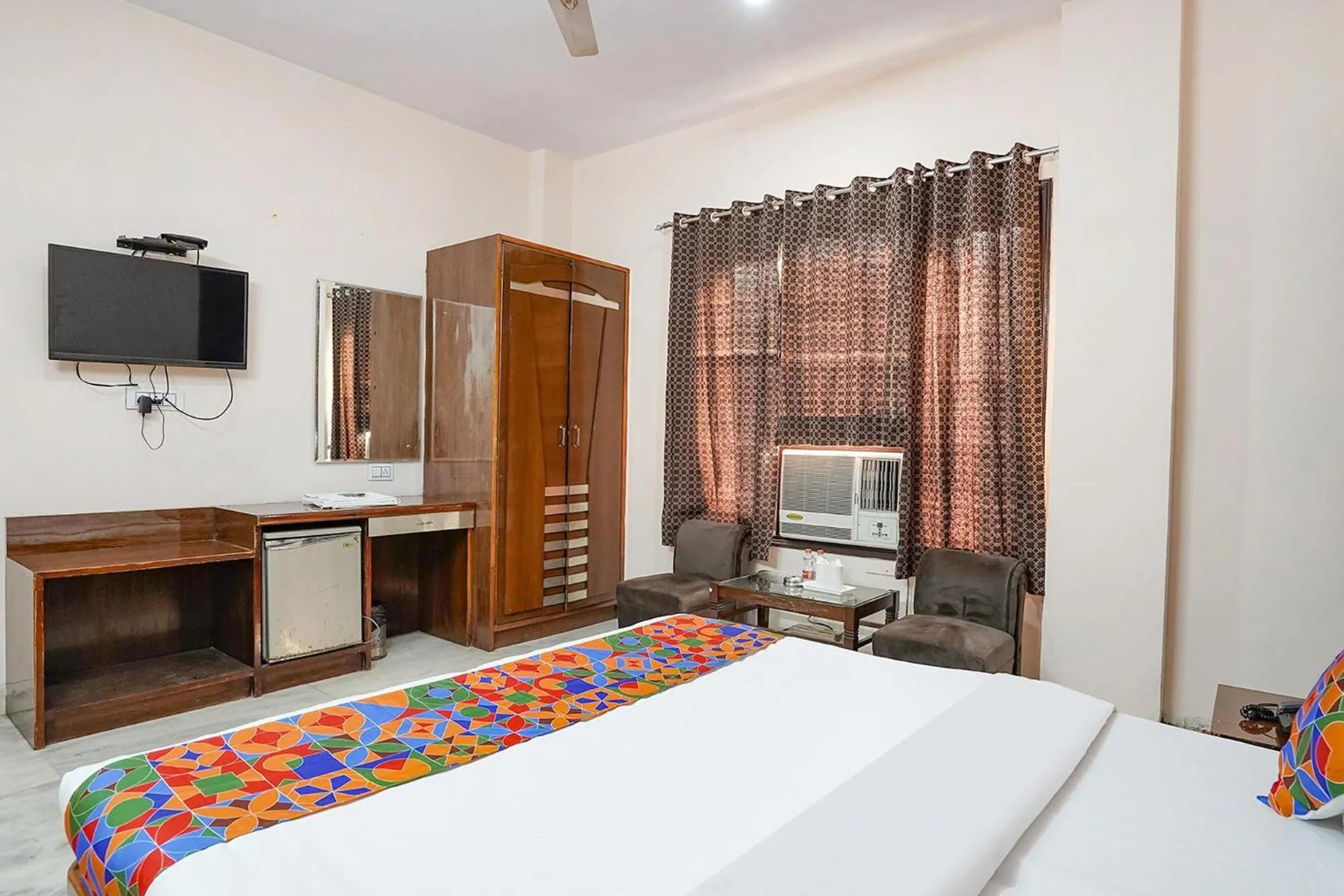 Bed in FabHotel De Gold Karol Bagh