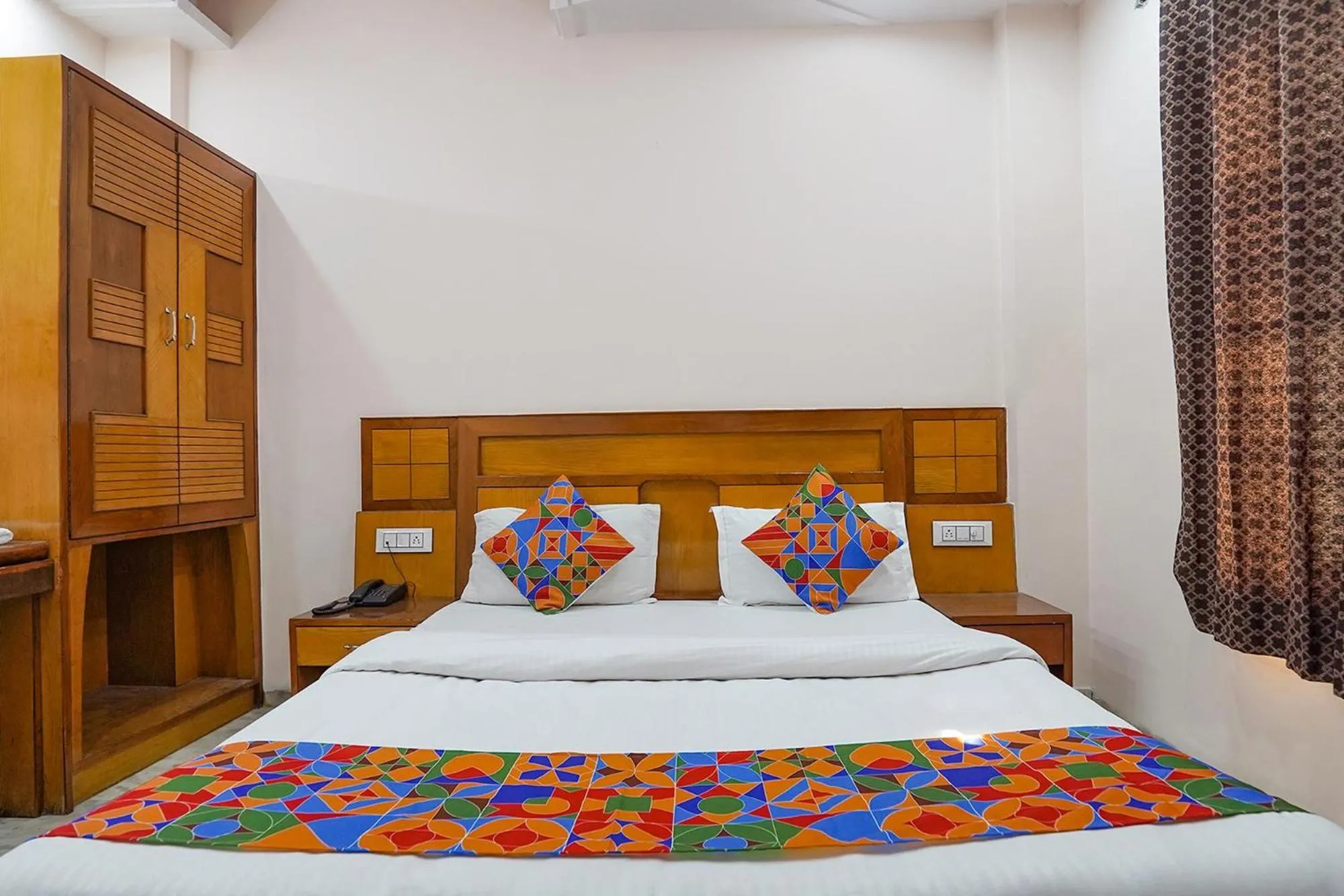 Bed in FabHotel De Gold Karol Bagh