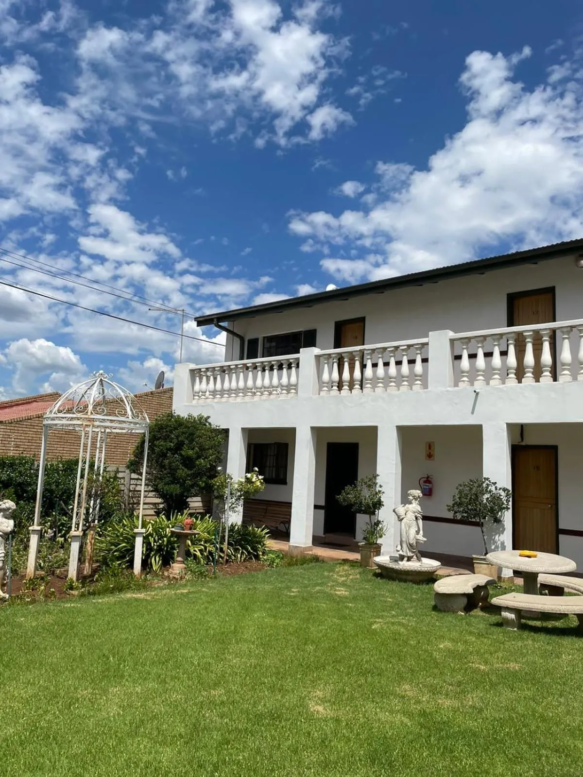 Alec Wright's Guest Lodge