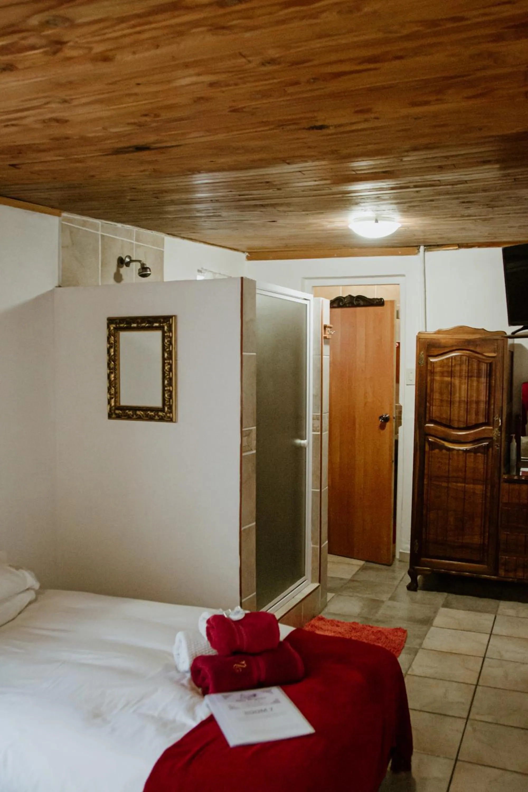 Alec Wright's Guest Lodge