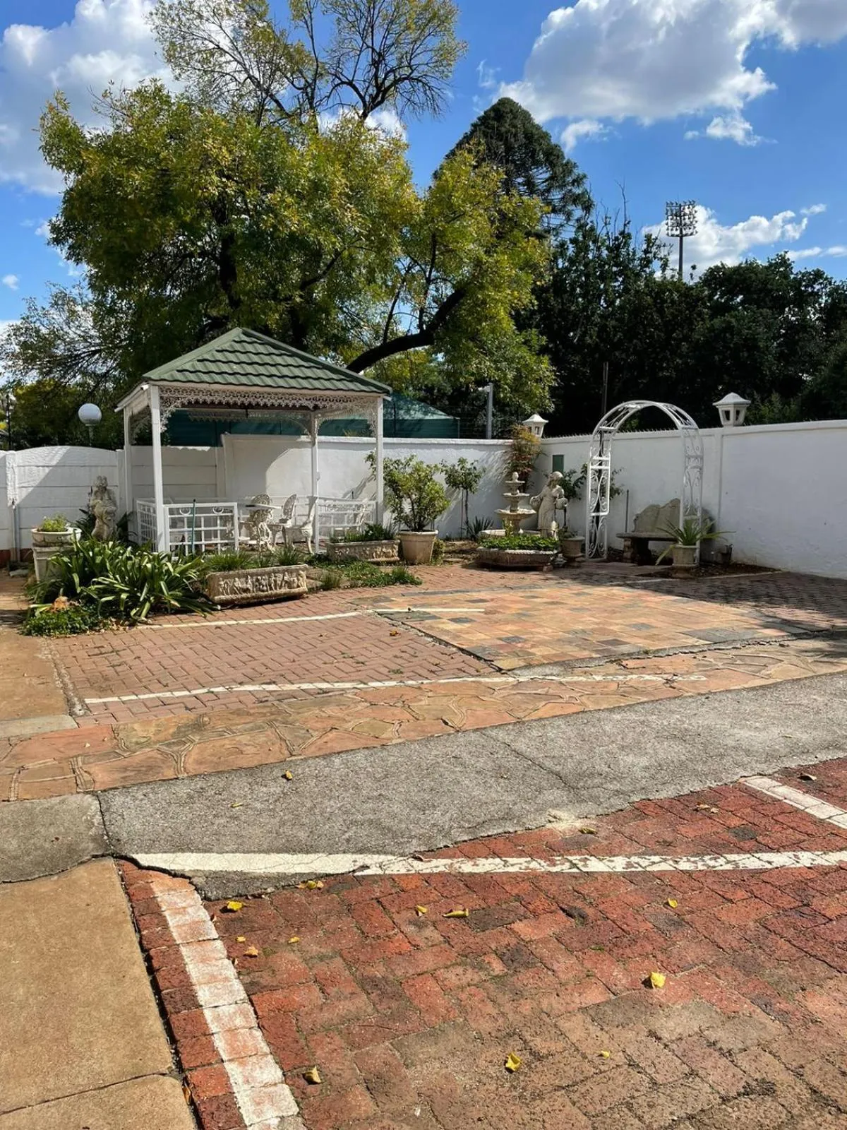 Alec Wright's Guest Lodge