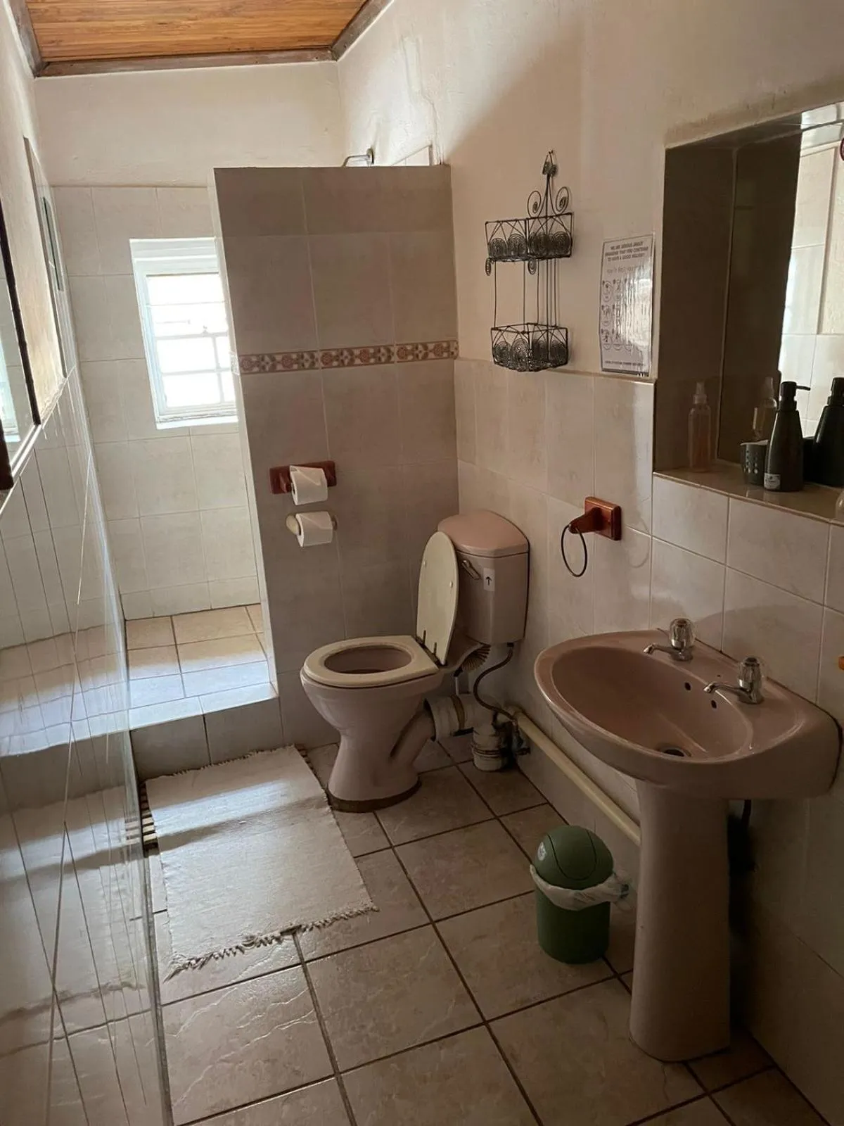 Alec Wright's Guest Lodge