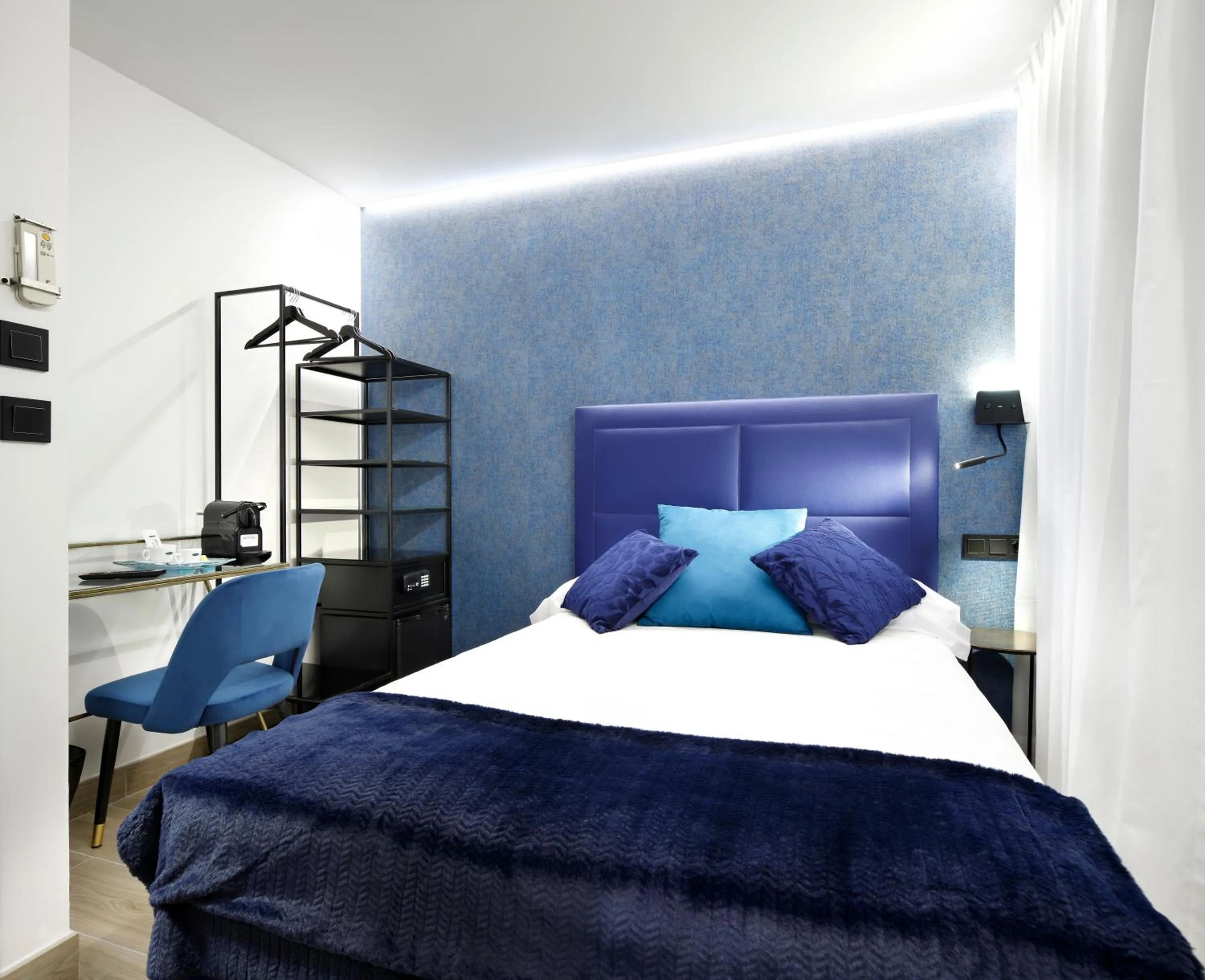 Bed in Pension Ama Bilbao