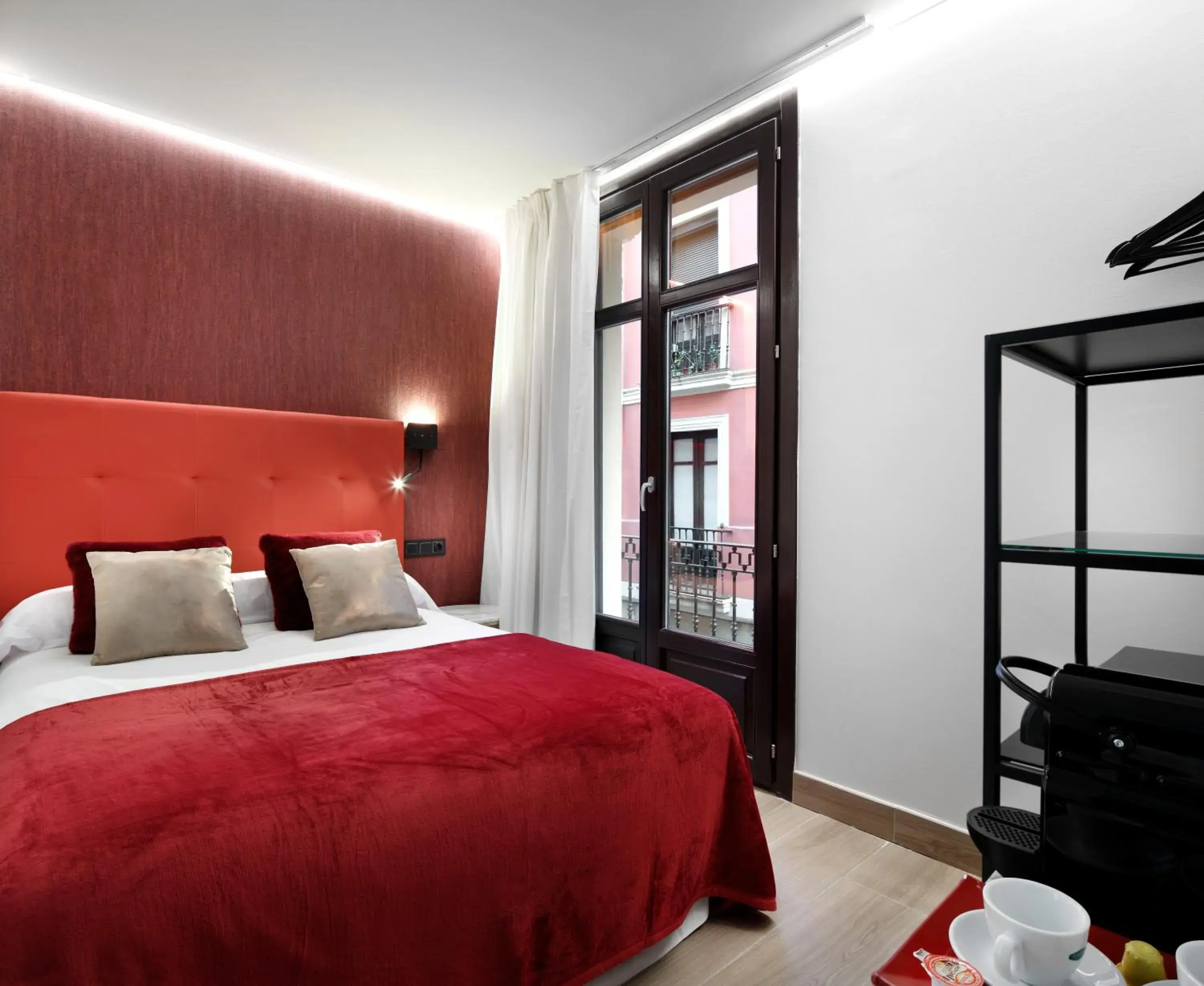 Single Room with Balcony - single occupancy in Pension Ama Bilbao Single Room with Balcony - single occupancy in Pension Ama Bilbao