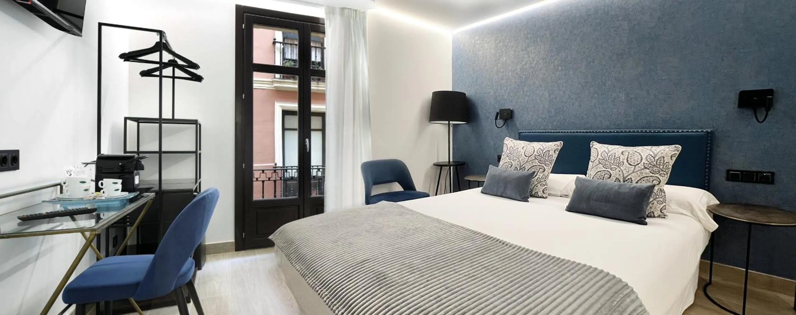 Bed in Pension Ama Bilbao