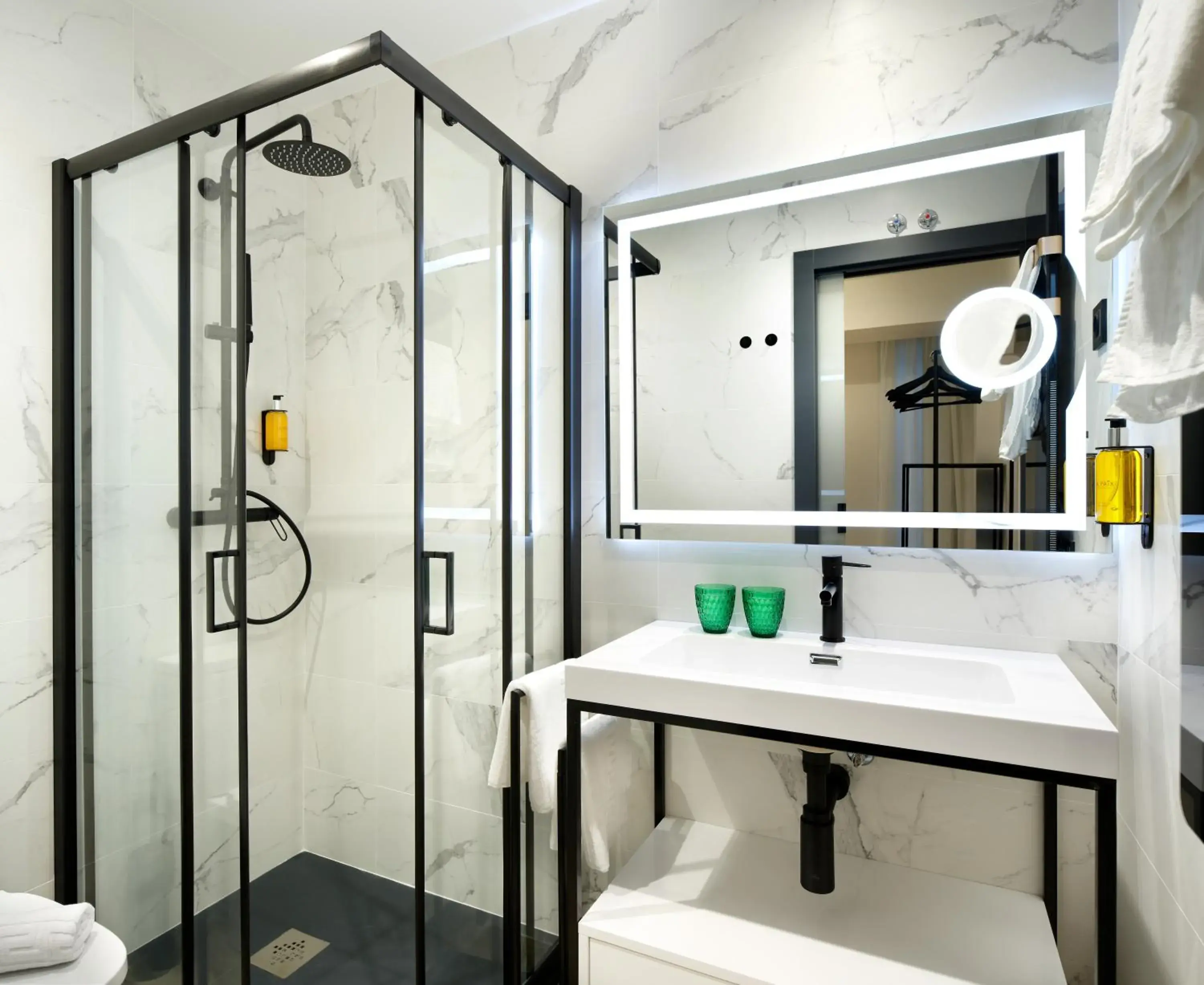 Standard Queen Room in Pension Ama Bilbao Standard Queen Room in Pension Ama Bilbao