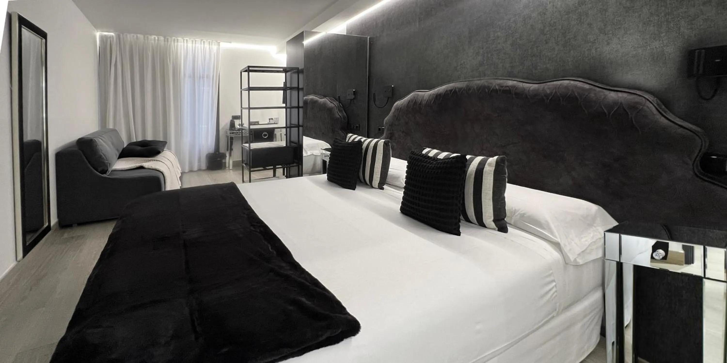 Bed in Pension Ama Bilbao