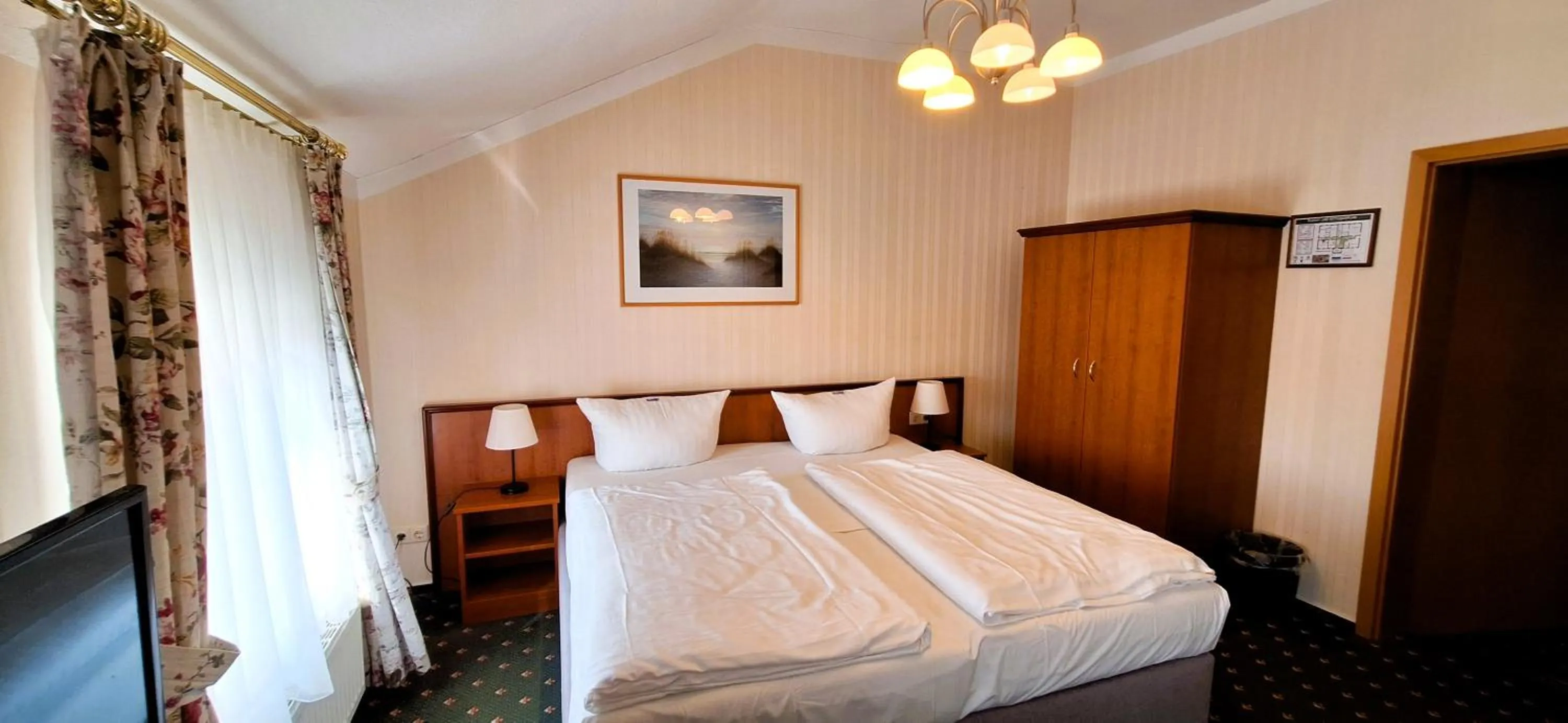 Photo of the whole room, Bed in Hotel Meereswelle - Anno 1875