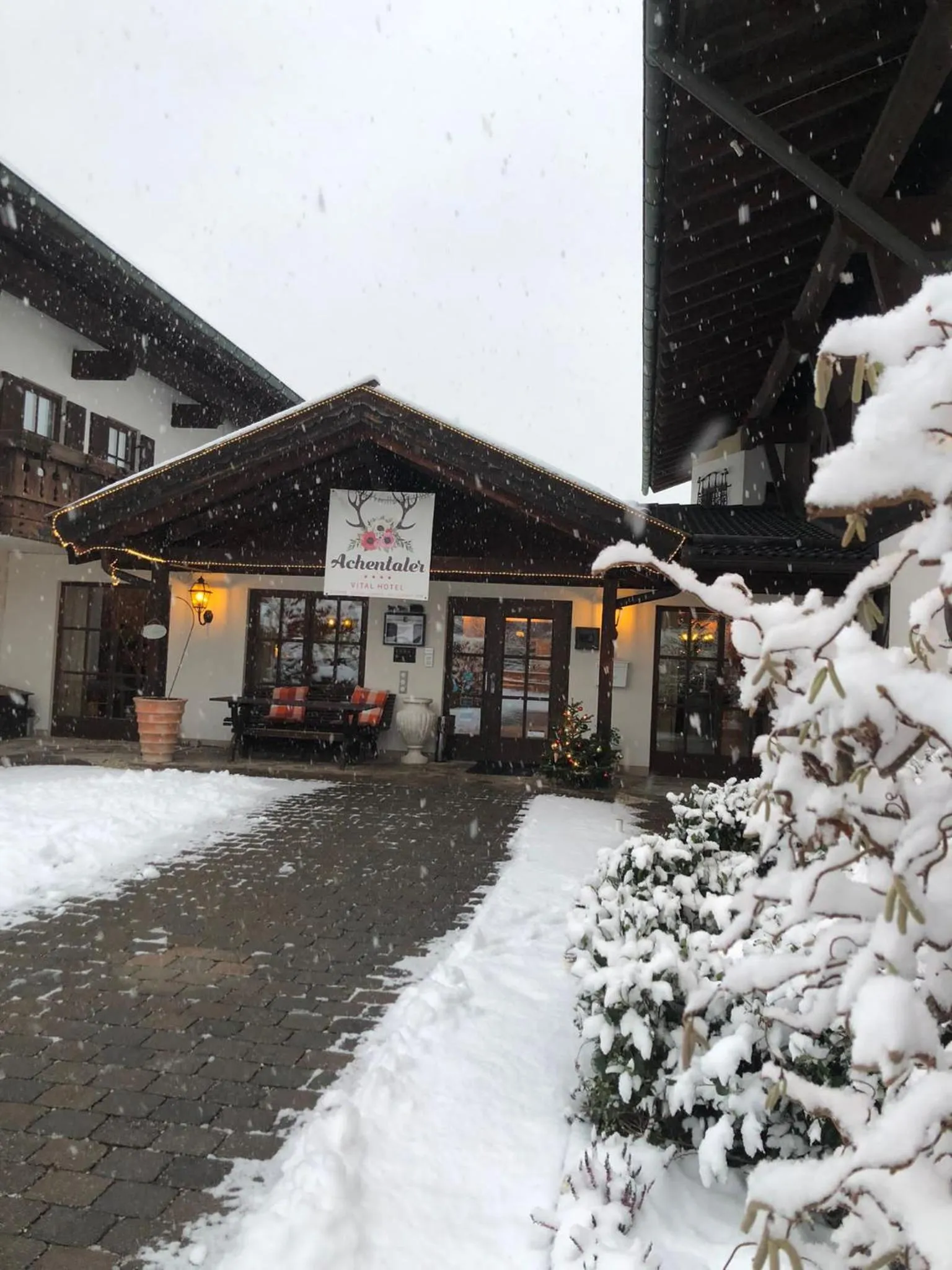 Facade/entrance in DEVA Achentaler Vitalhotel