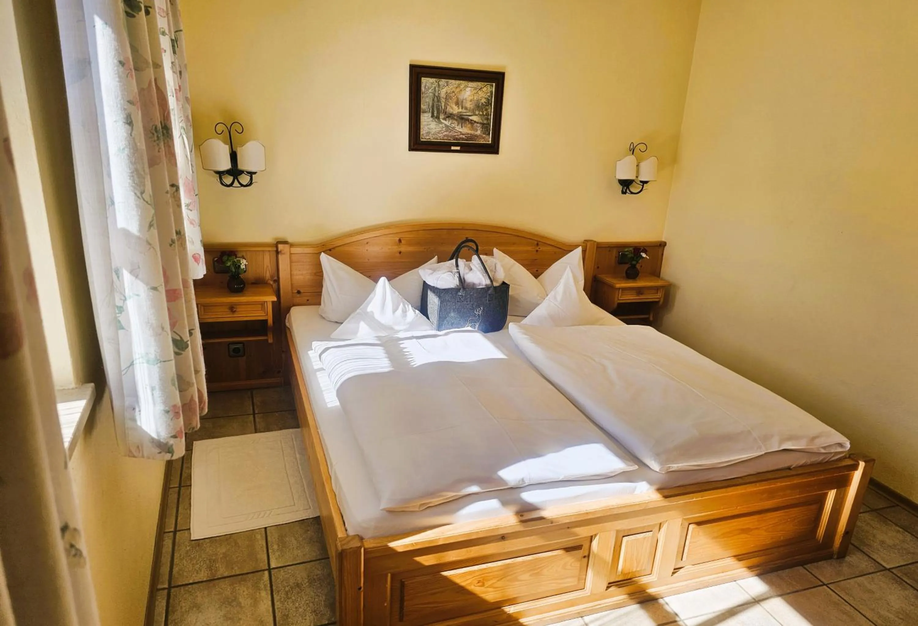 Bedroom, Bed in DEVA Achentaler Vitalhotel