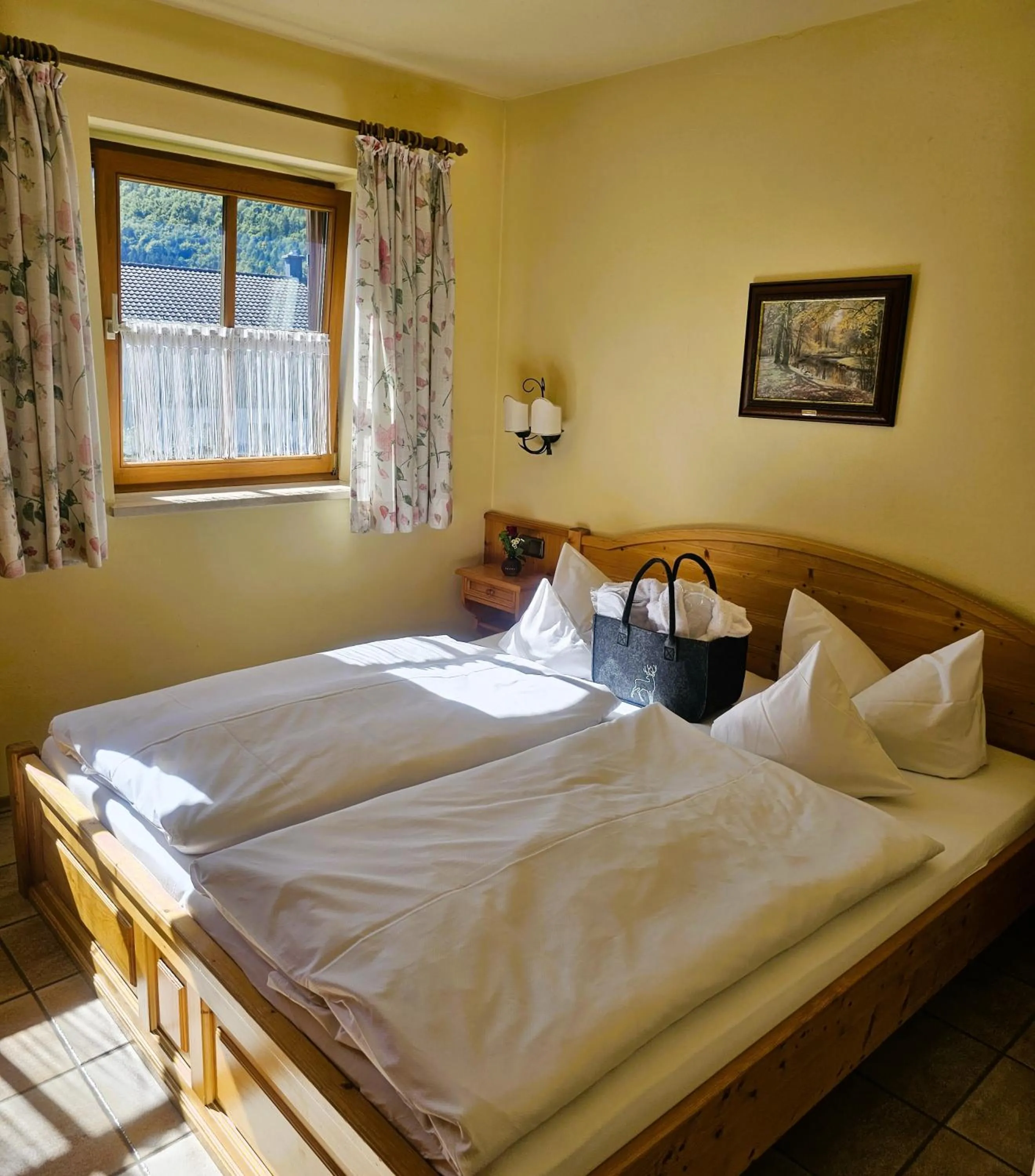 Bedroom, Bed in DEVA Achentaler Vitalhotel