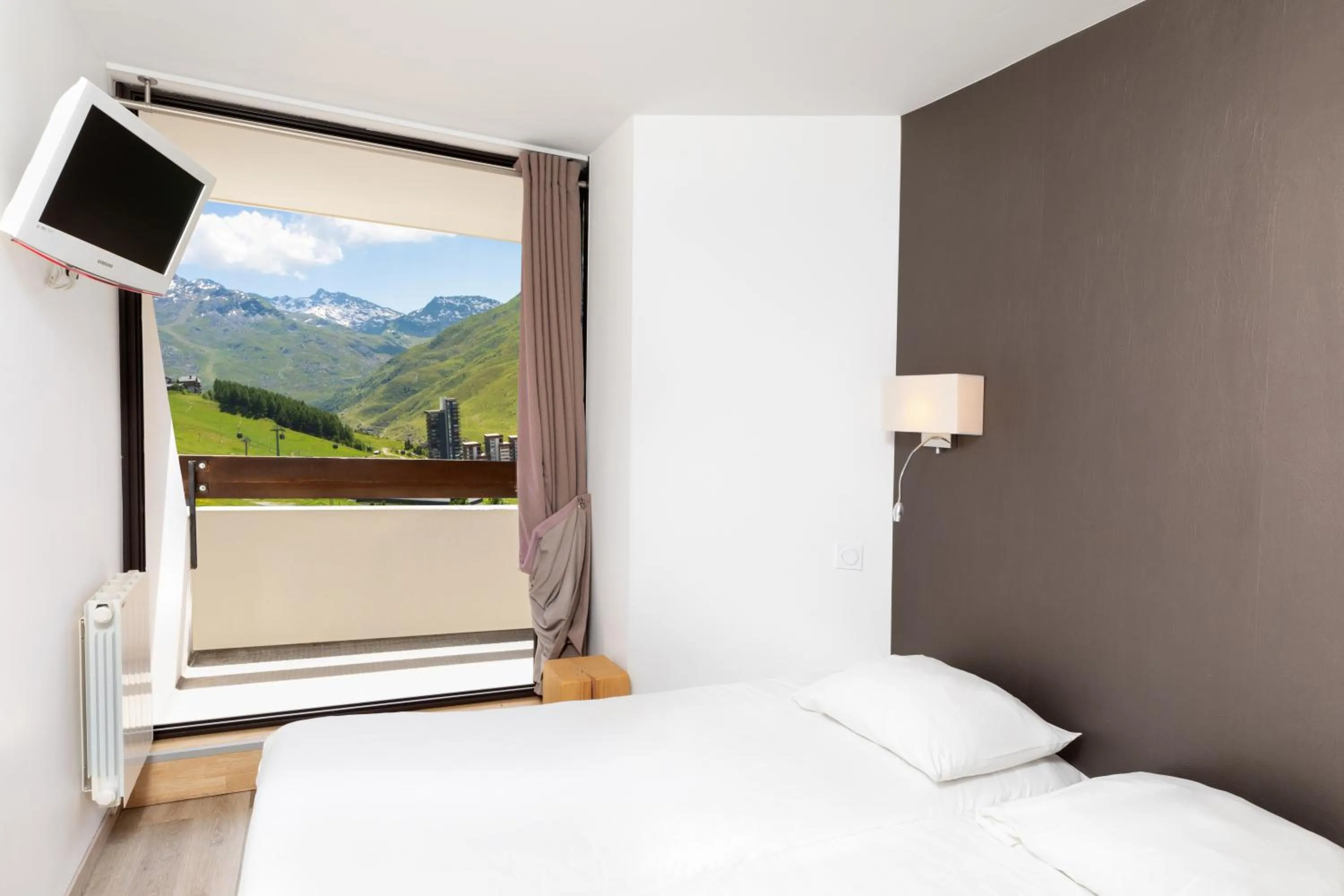 Bedroom, Bed in SOWELL RESIDENCES Crêt Voland