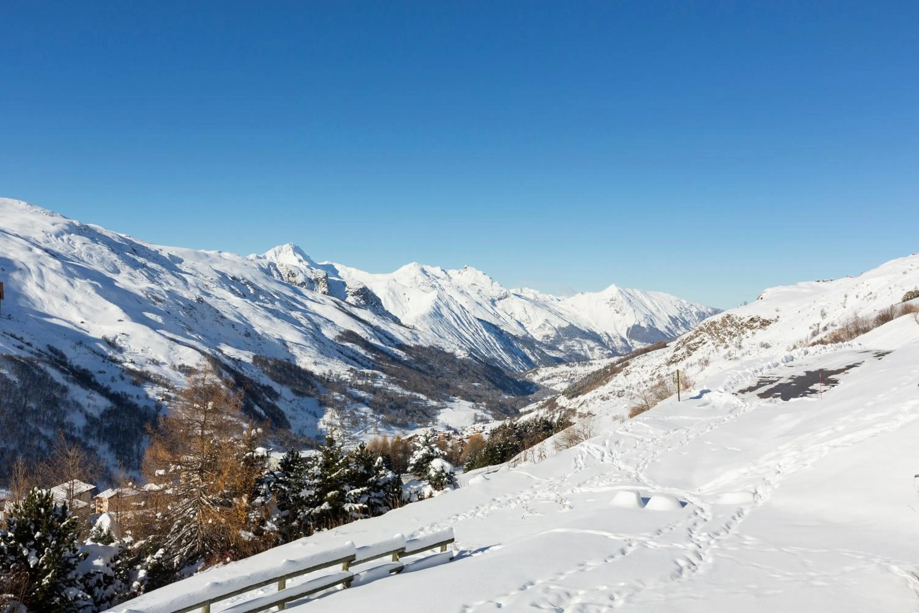 Skiing in SOWELL RESIDENCES Crêt Voland