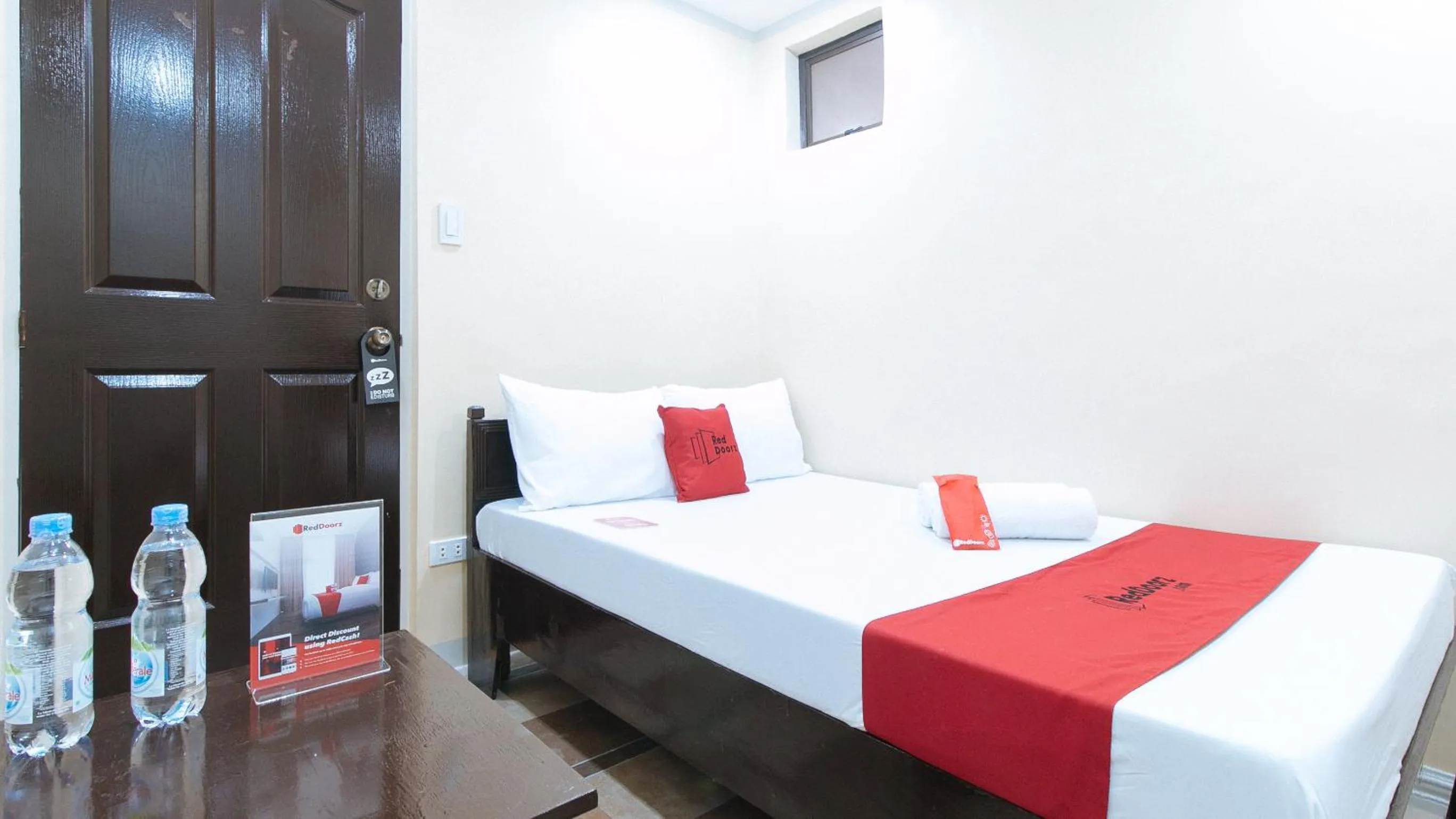 Bedroom, Bed in RedDoorz Plus at Canley Residential