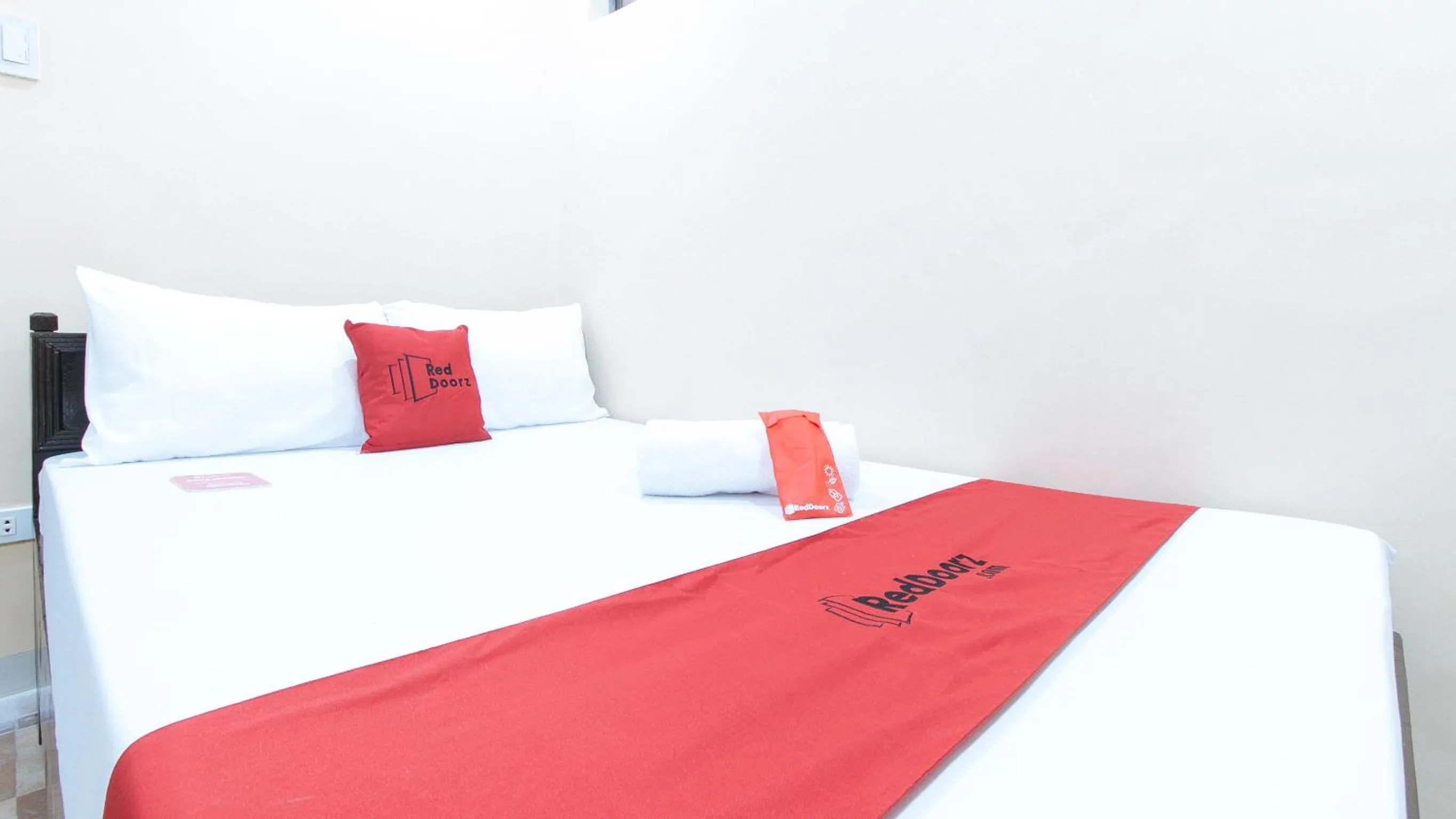 Bedroom, Bed in RedDoorz Plus at Canley Residential