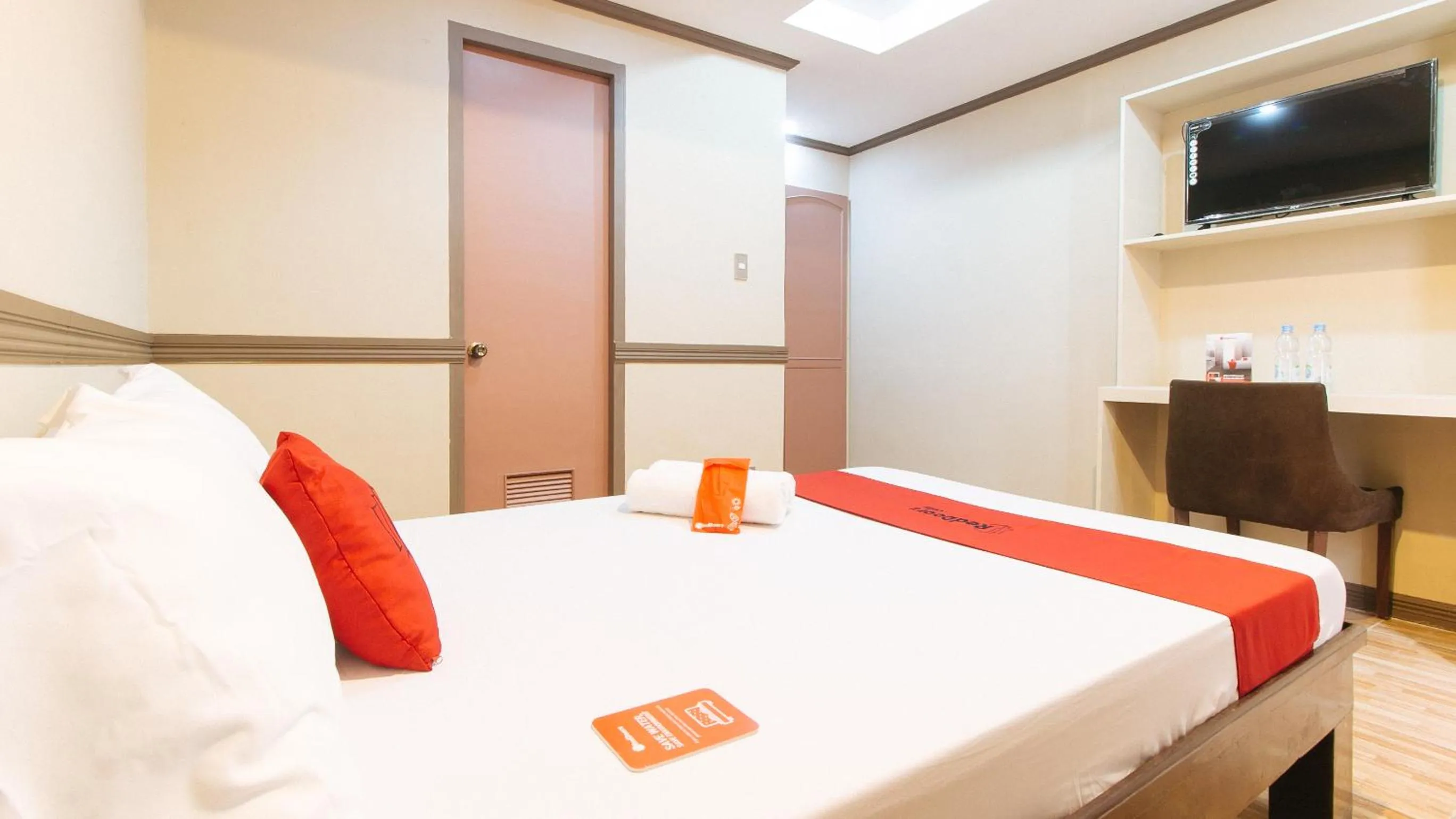 Bathroom, Bed in RedDoorz Plus at Canley Residential