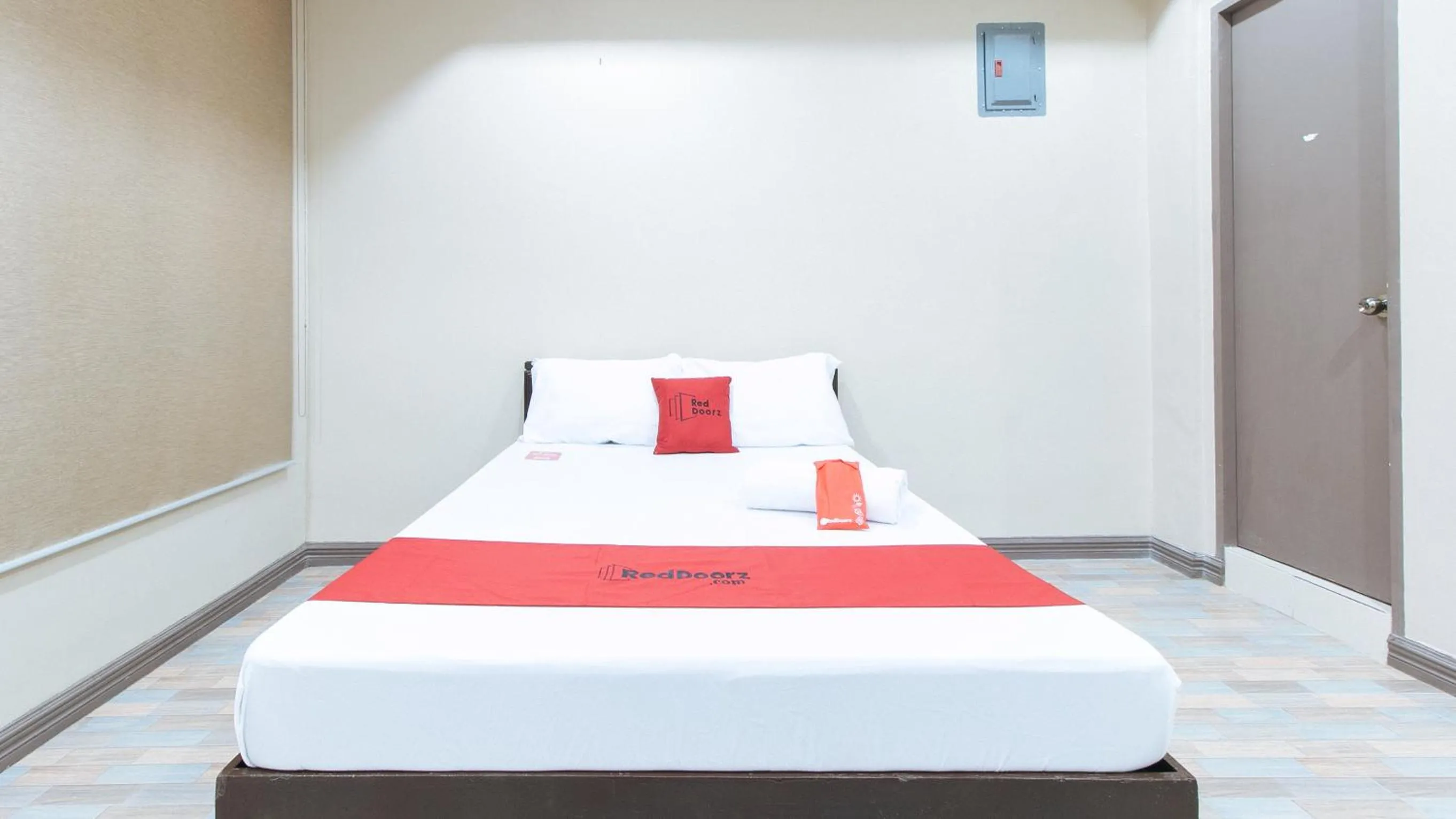 Bedroom, Bed in RedDoorz Plus at Canley Residential