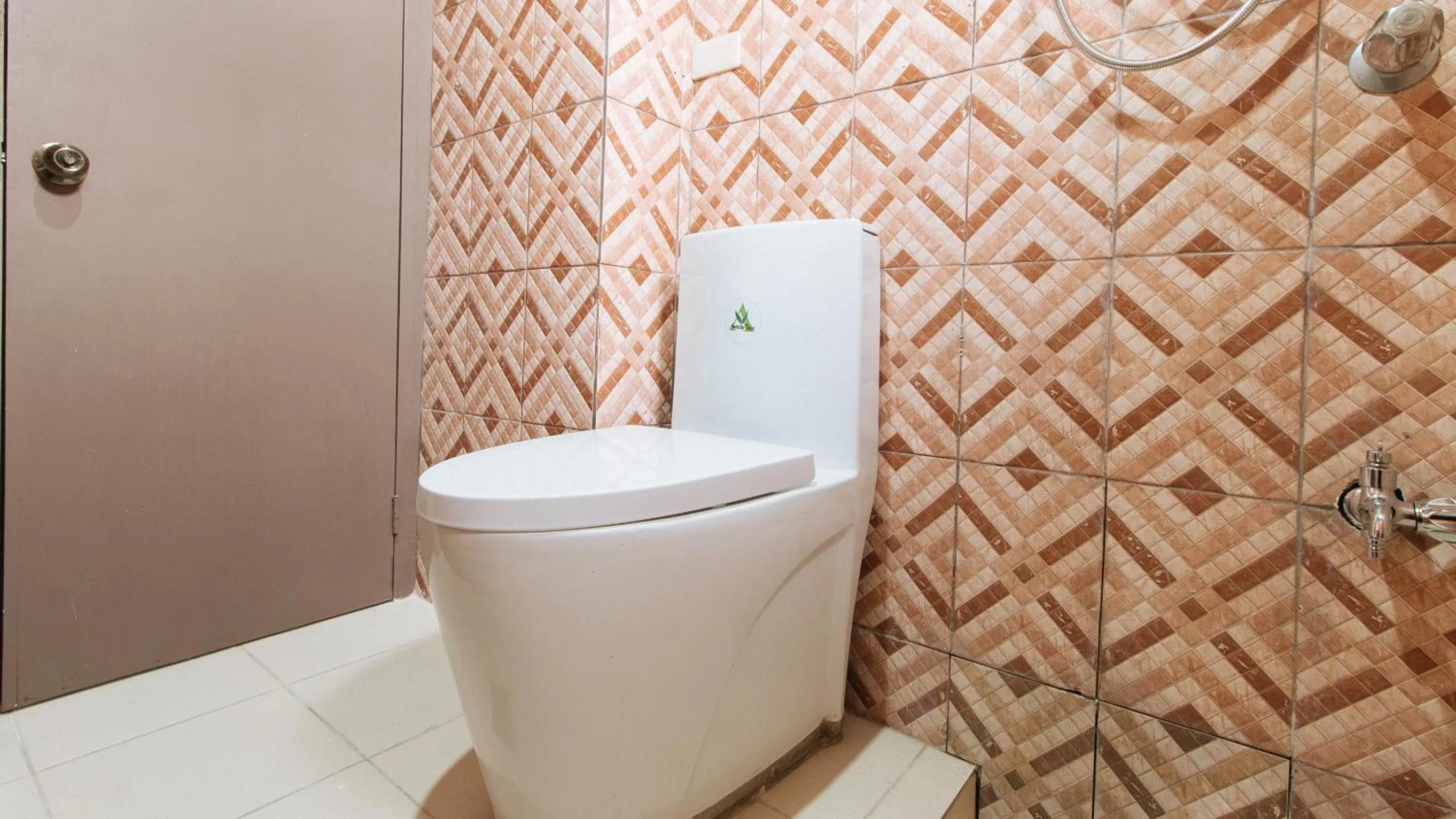 Toilet in RedDoorz Plus at Canley Residential