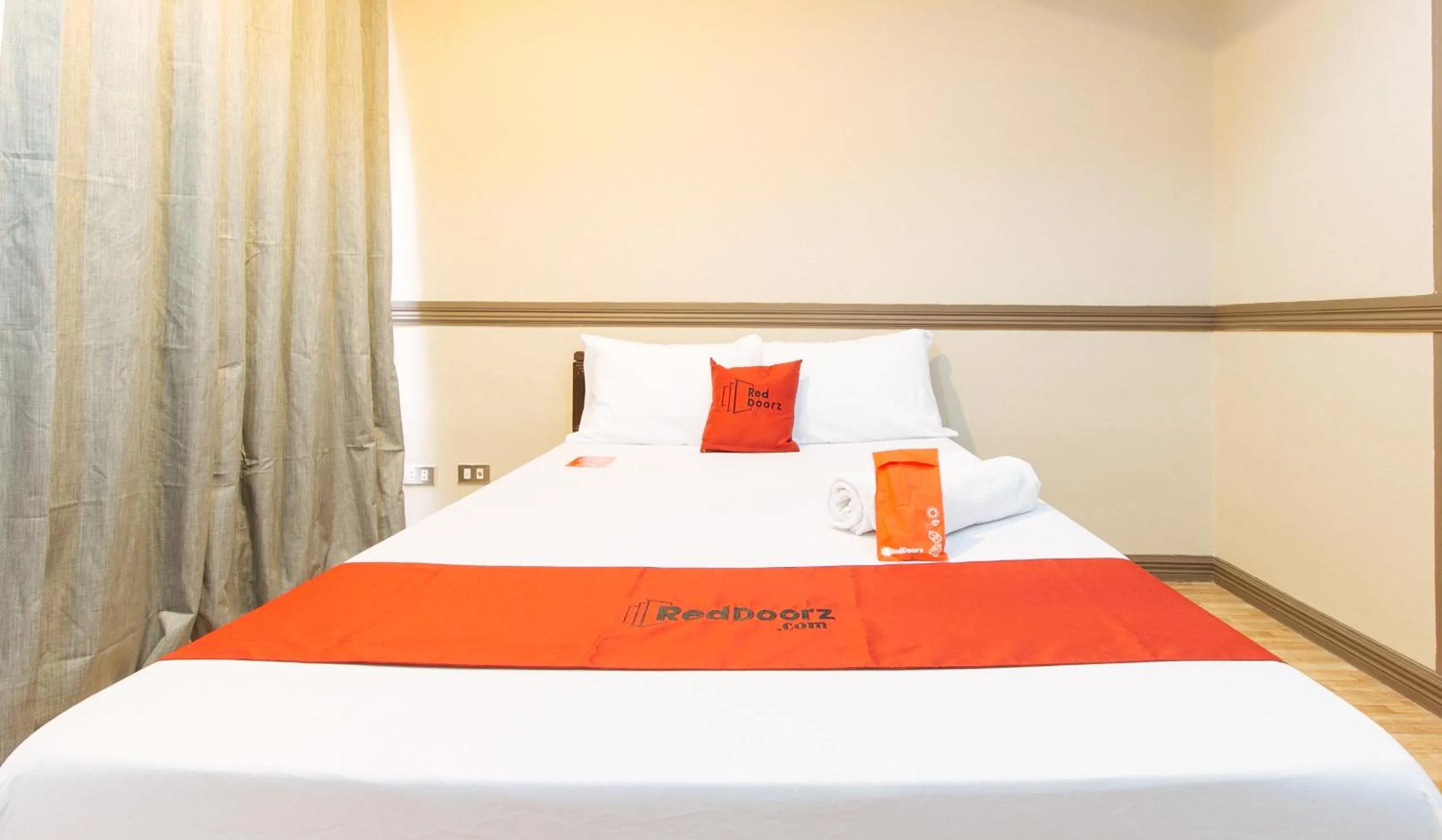 Bathroom, Bed in RedDoorz Plus at Canley Residential