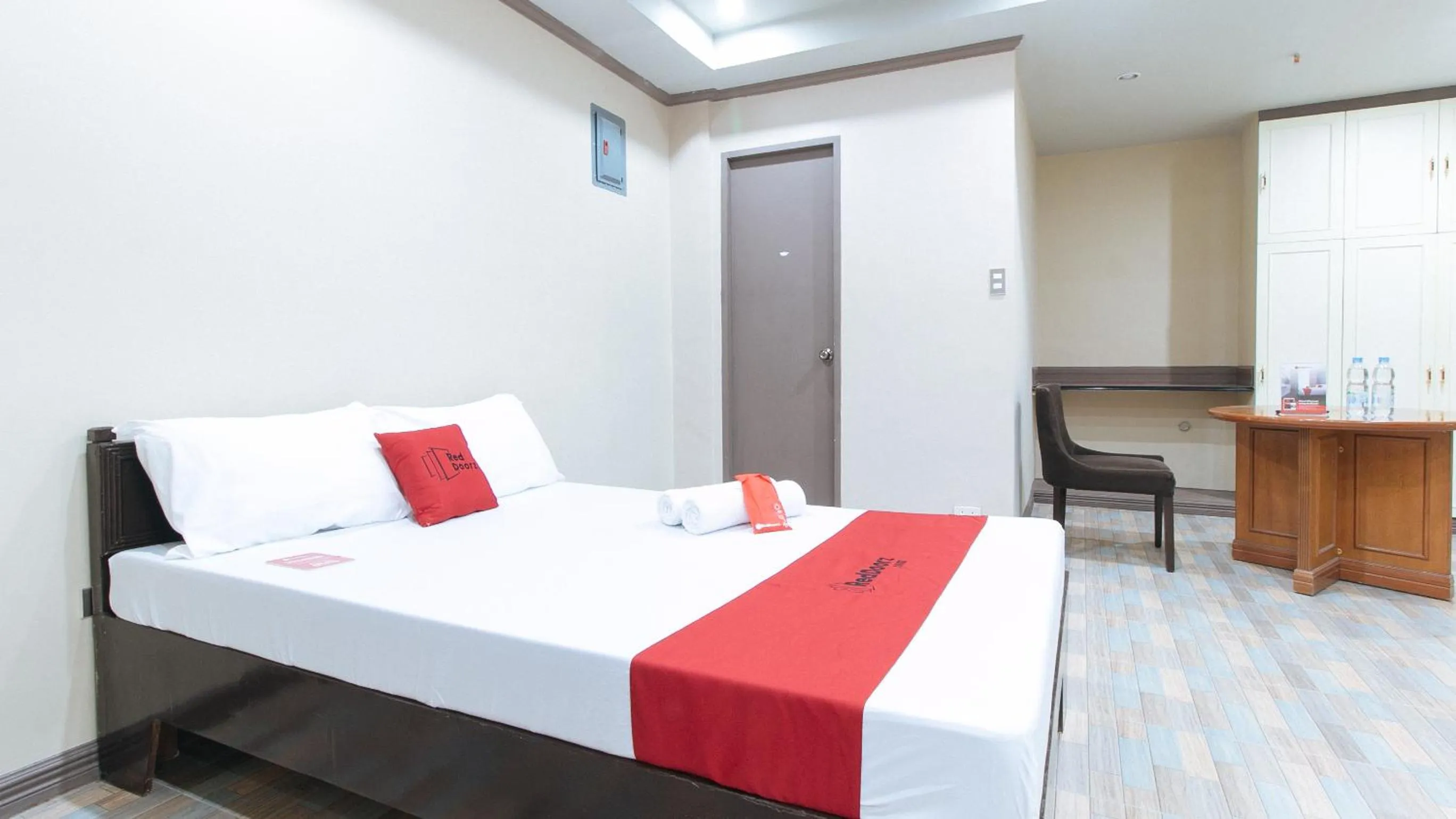 Bedroom, Bed in RedDoorz Plus at Canley Residential