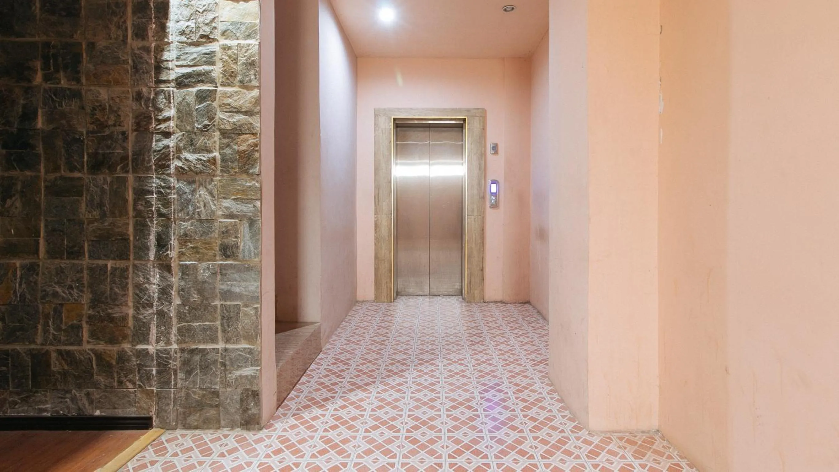 Lobby or reception in RedDoorz Plus at Canley Residential