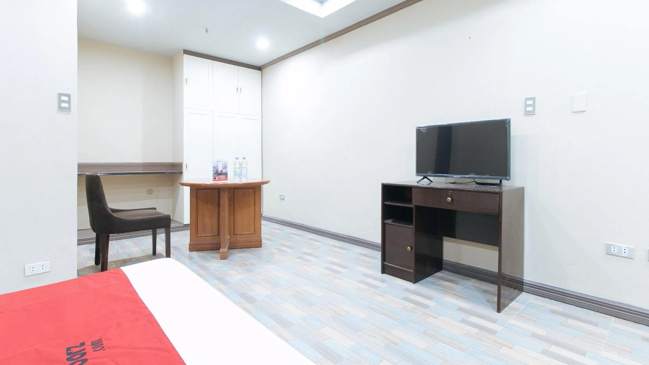 Seating area in RedDoorz Plus at Canley Residential