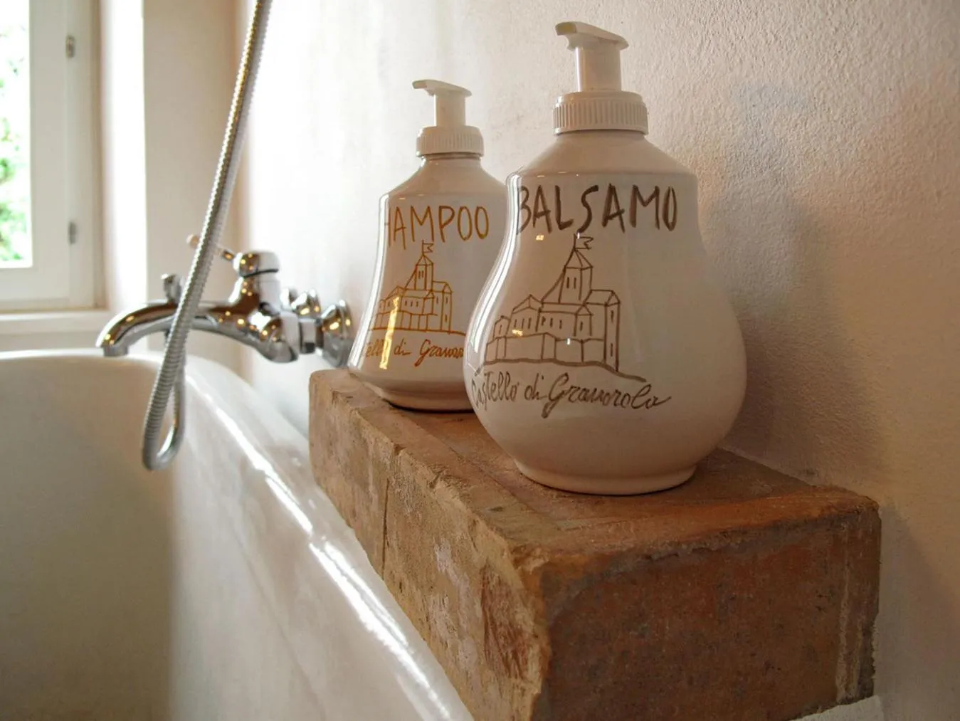 Bath in Castello di Granarola Relais - Adults Friendly -