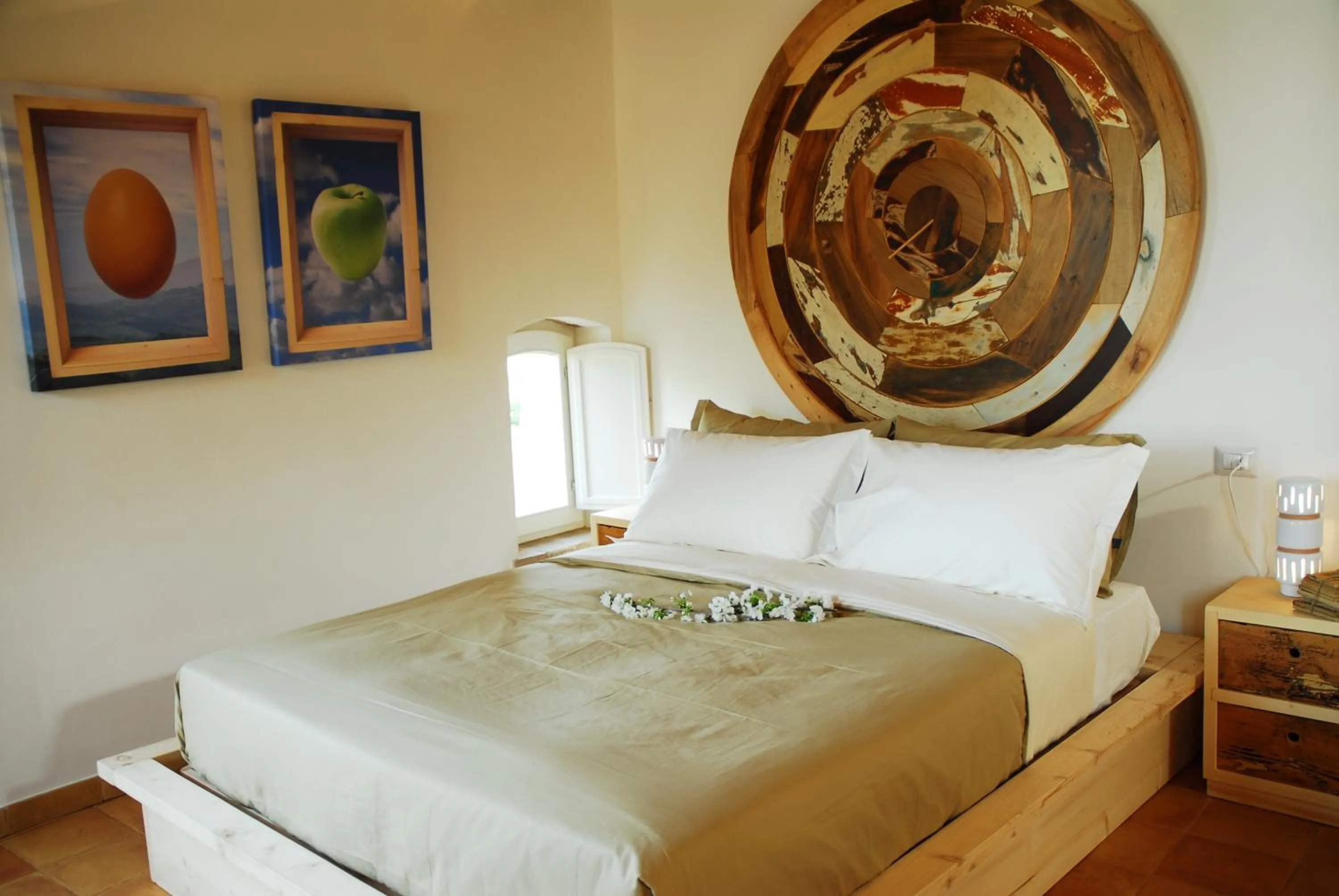 Decorative detail, Bed in Castello di Granarola Relais - Adults Friendly -