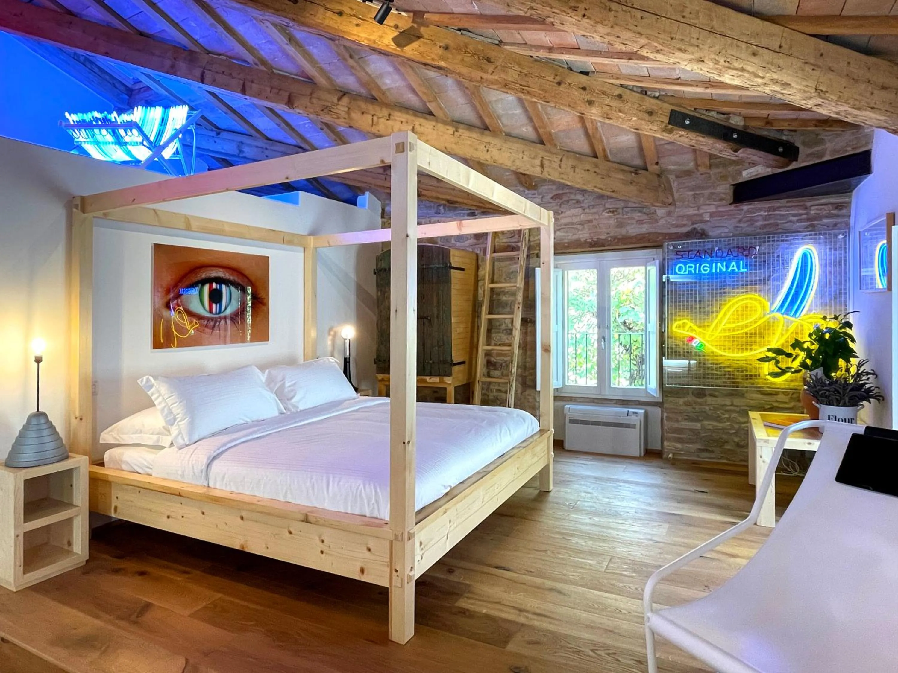 Decorative detail, Bed in Castello di Granarola Relais - Adults Friendly -