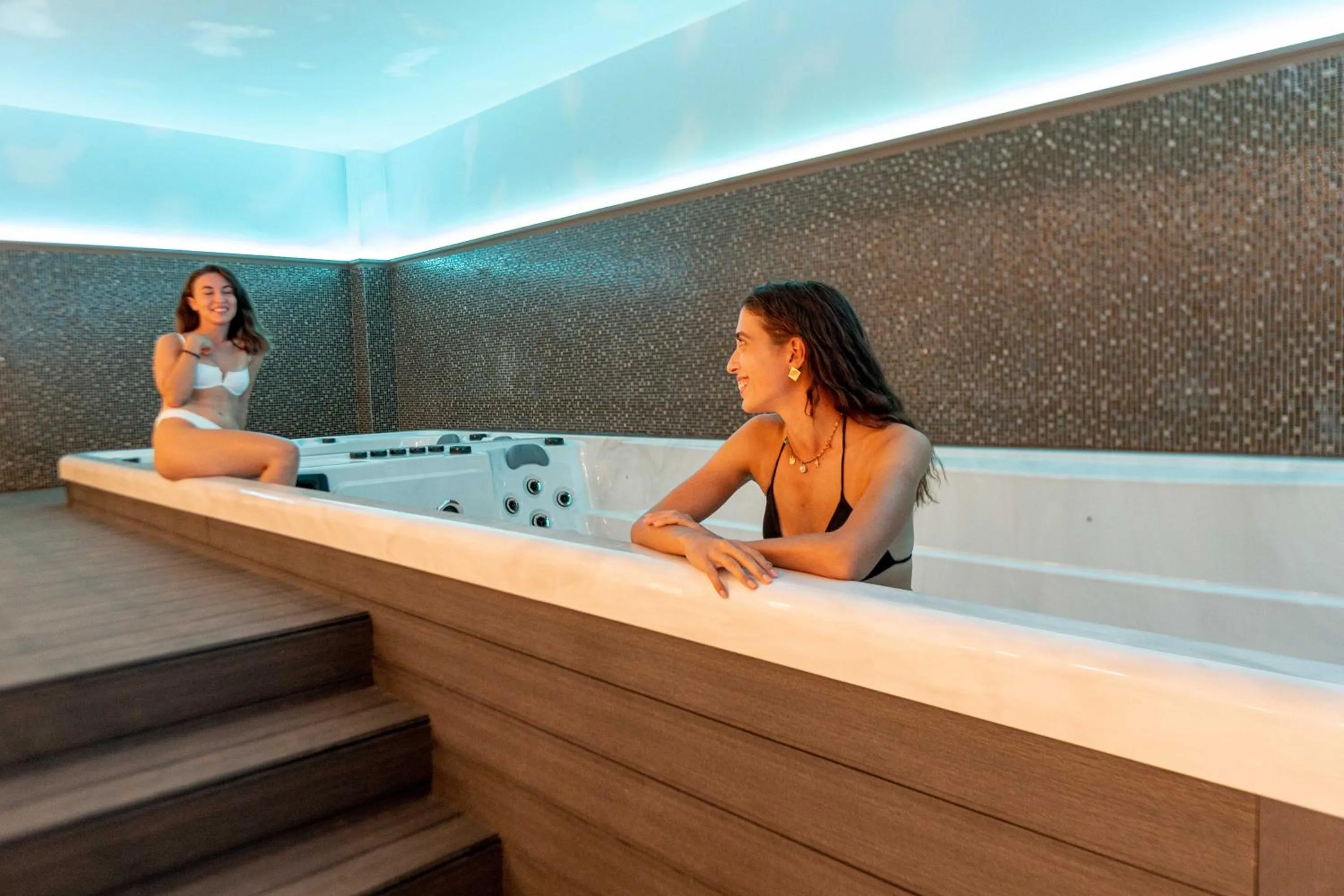 Hot Tub in Mirror Hotel