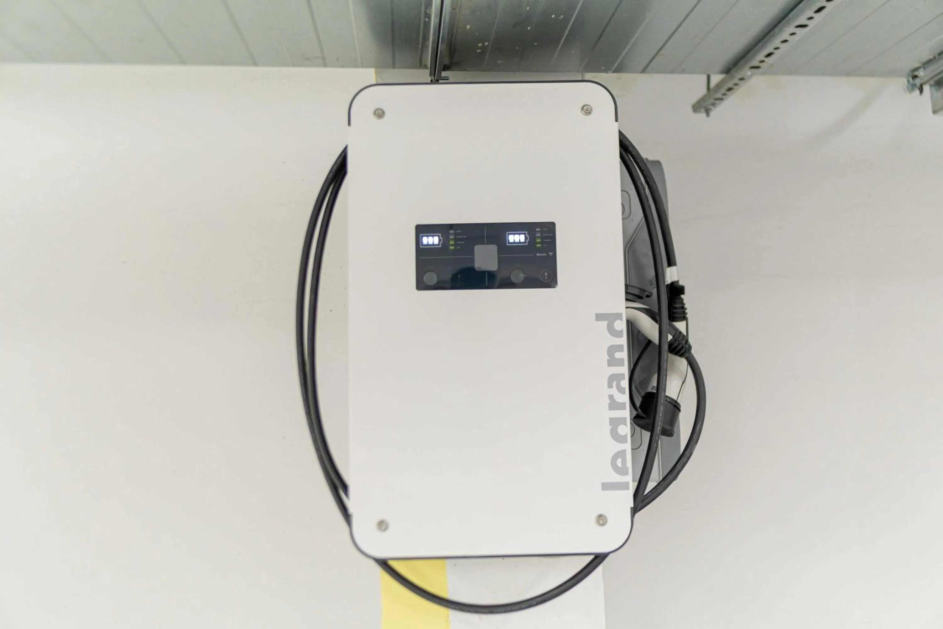 Parking in Mirror Hotel