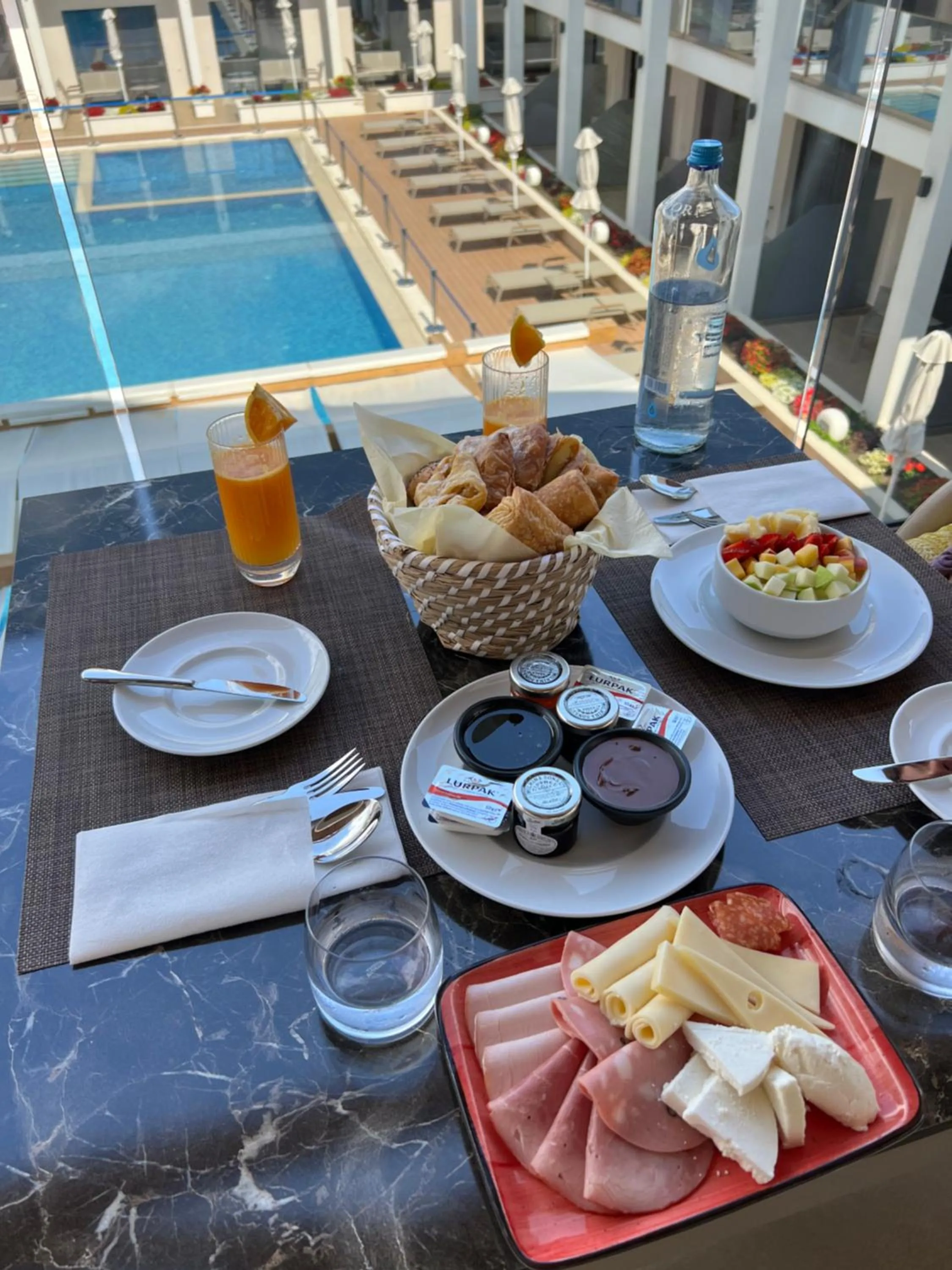 Breakfast in Mirror Hotel